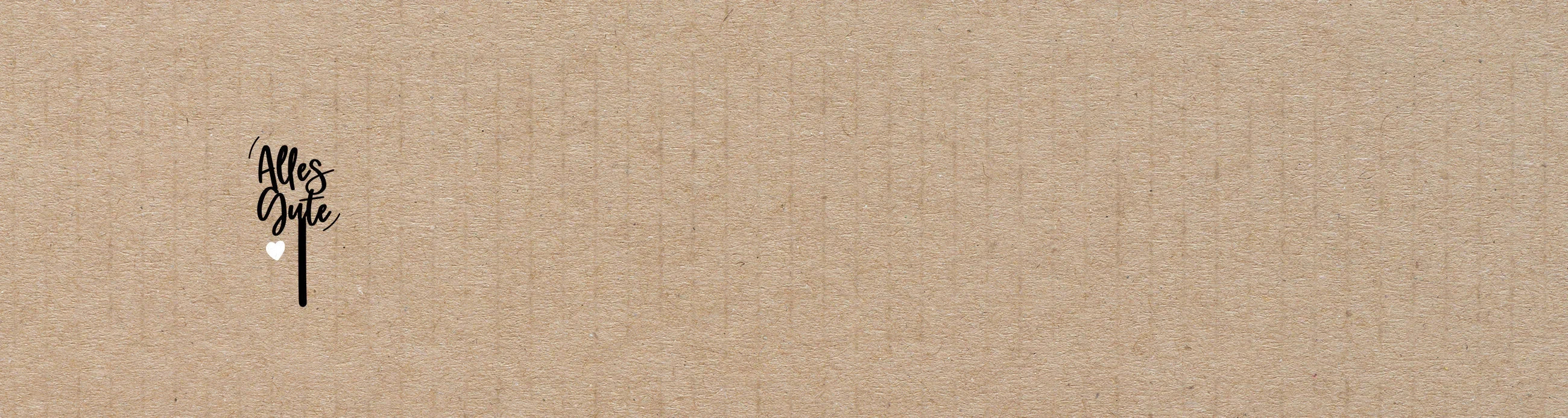 Minimalistischer brauner strukturierter Hintergrund mit einem kleinen „Miss You“-Text und einem in Schwarz gezeichneten Herzen auf der linken Seite.