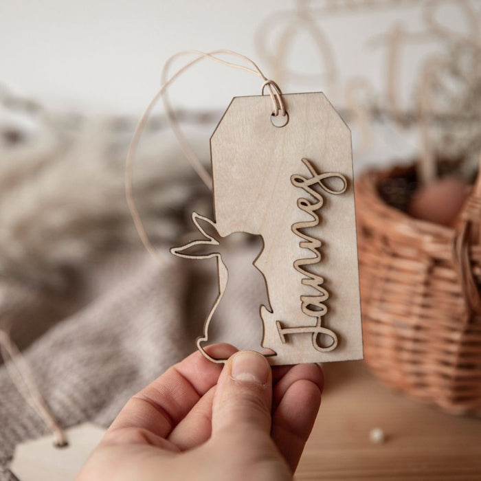 Personalisierter Holzanhänger mit Osterhase
