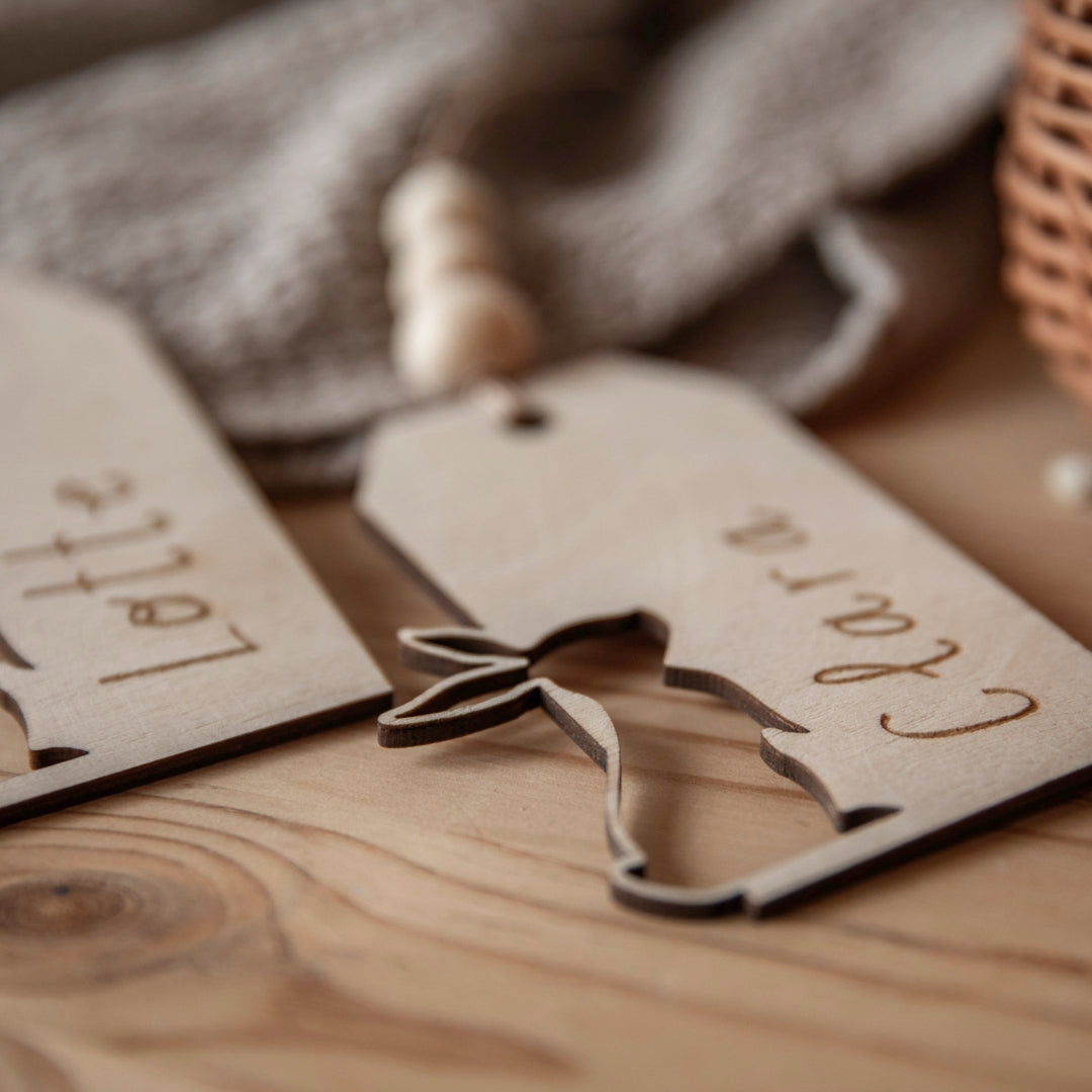 Personalisierter Holzanhänger mit Osterhase ideal für ein Osterkörbchen