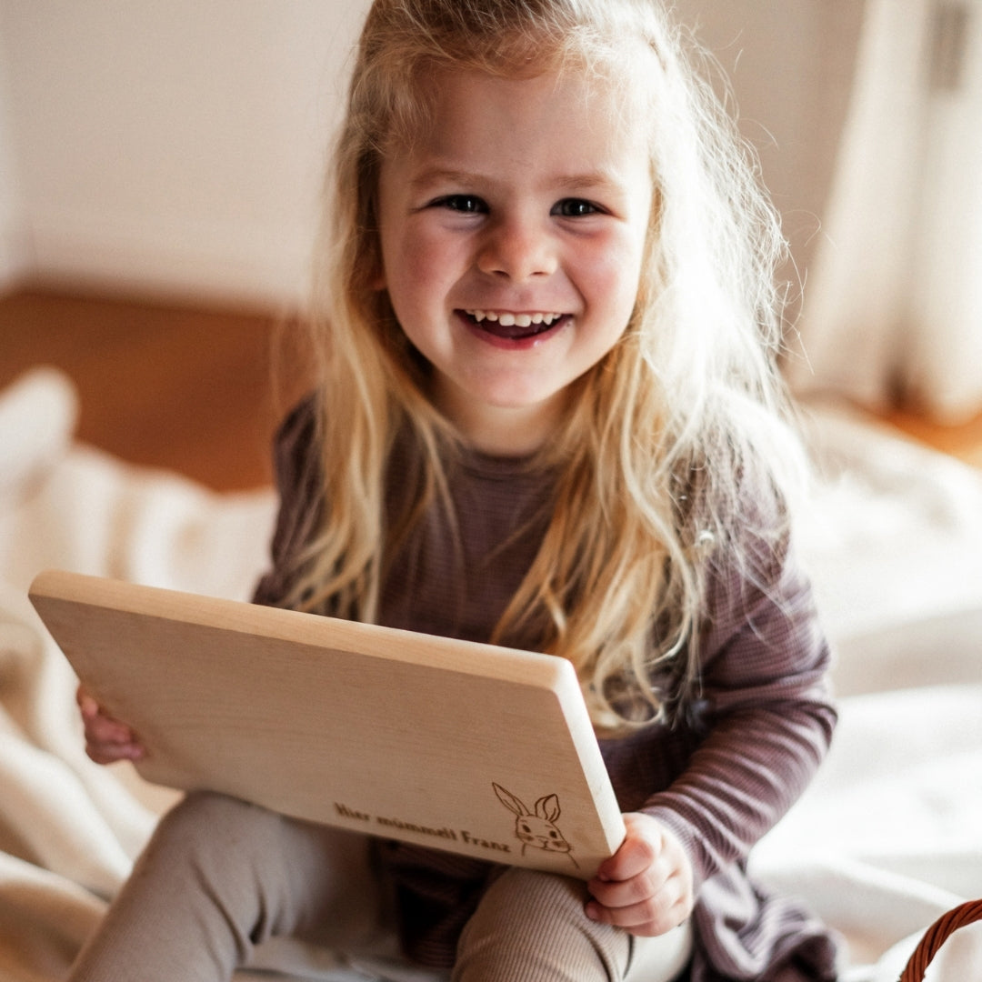 Frühstücksbrettchen mit Hasenmotiv zu Ostern