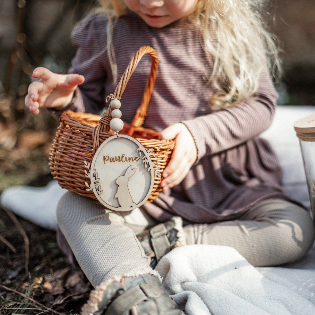 Osterkorb mit personalisiertem Anhänger