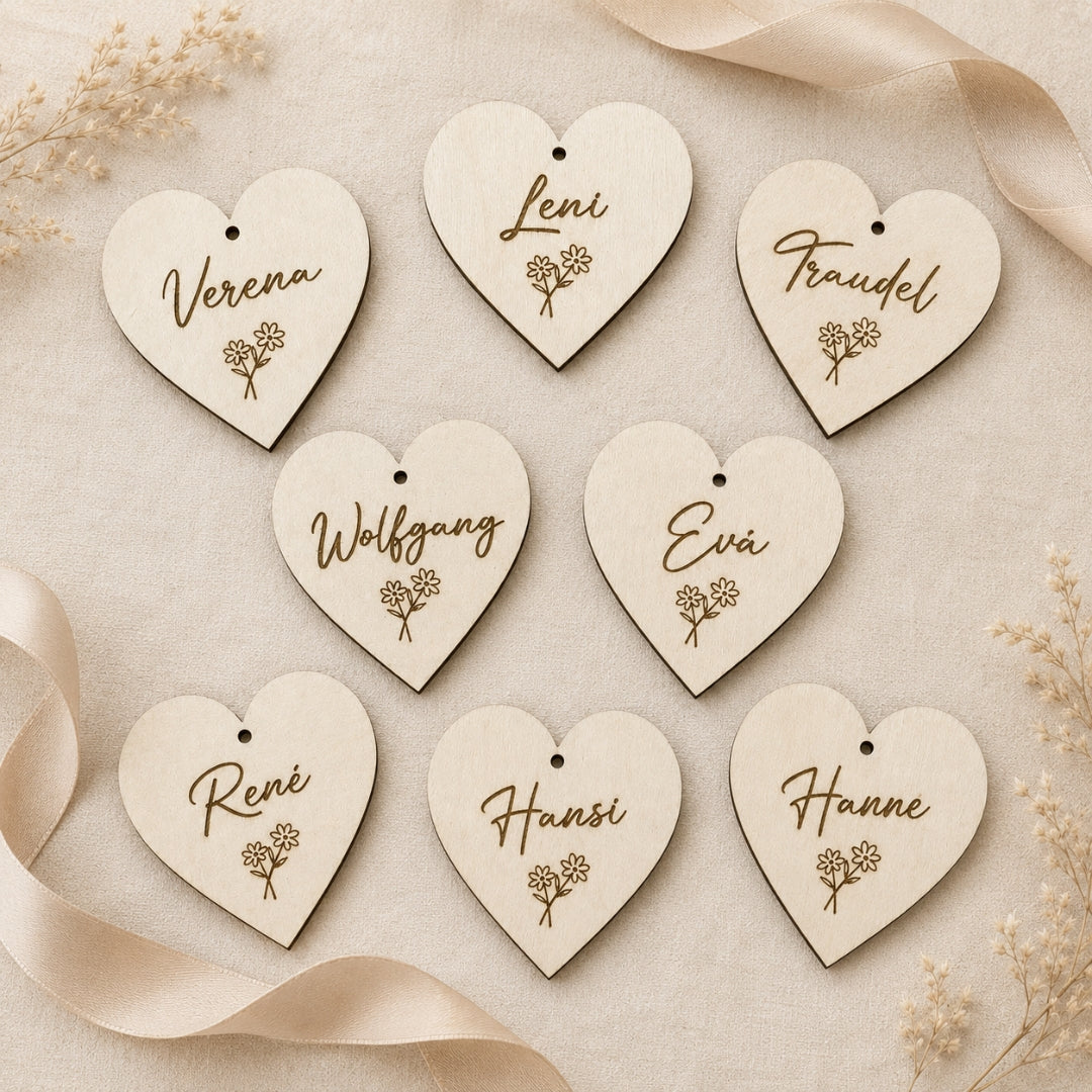 Personalisierte Platzkarten Hochzeit Herz aus Holz mit Namensgravur