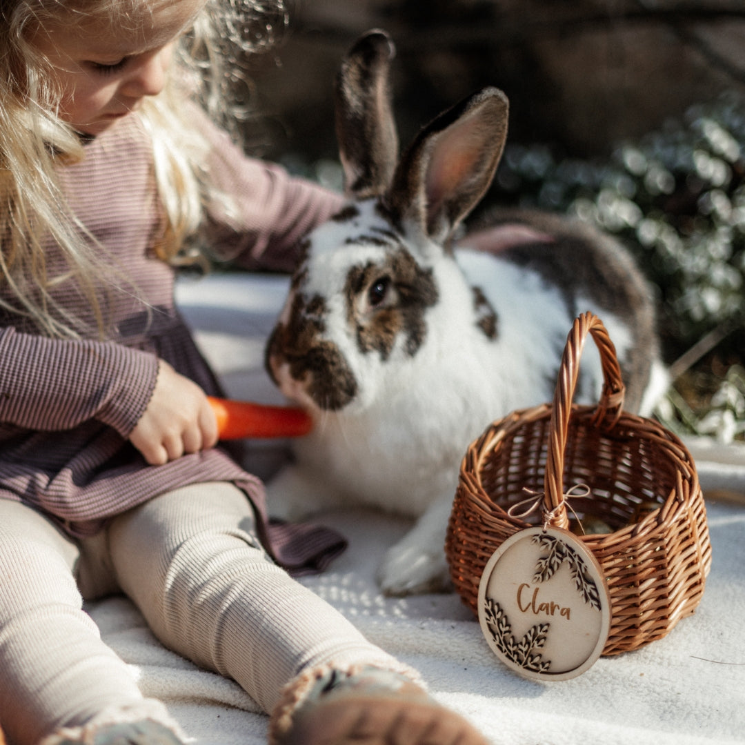 Osterkorb mit personalisiertem Anhänger