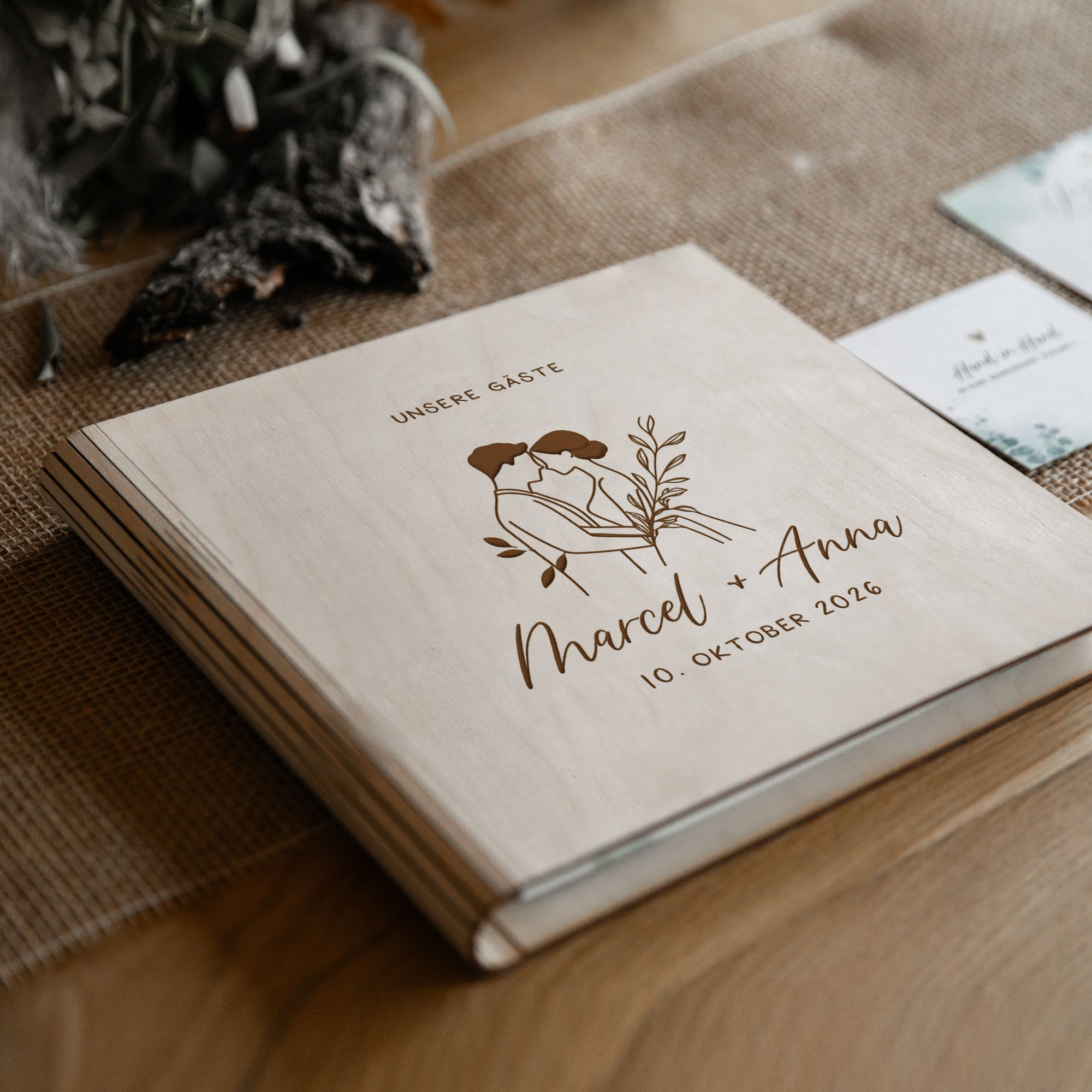 Personalisiertes Gästebuch mit Paar-Gravur