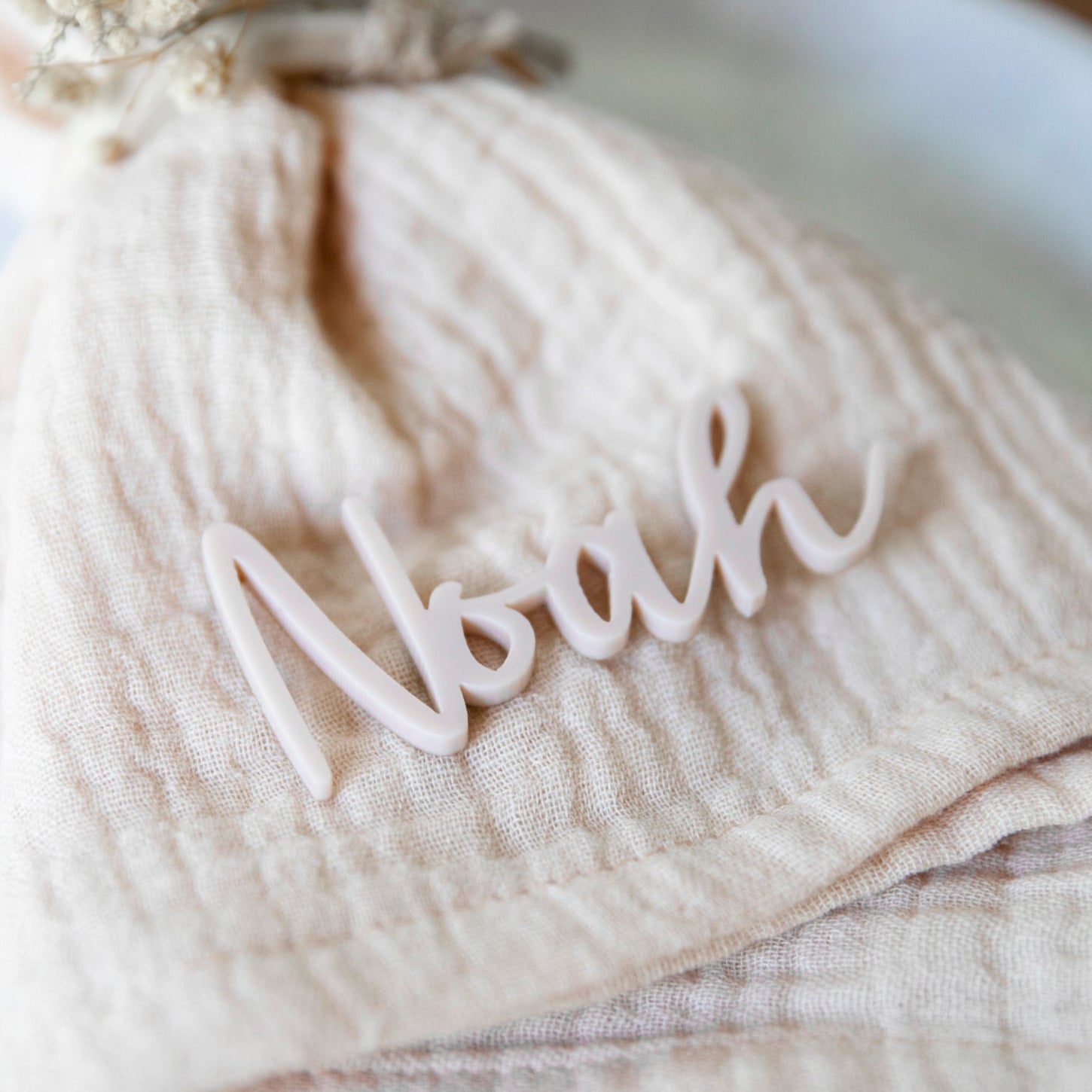 Namensschild Kindergeburtstag / Tischkarten Name / Gastgeschenk Geburtstag / Einschulung Deko / Konfetti Acryl / Acryl Schriftzug