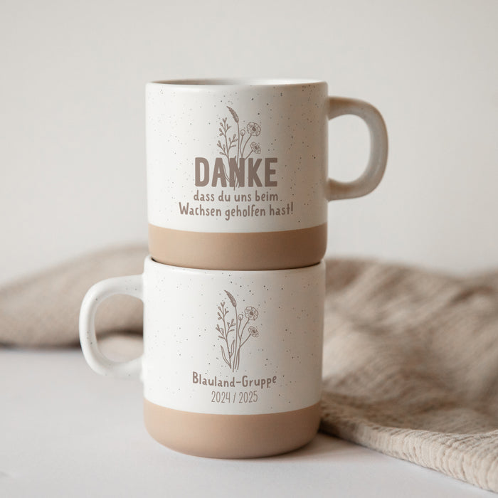 Personalisierte Tasse – „Danke, dass du mir / uns beim Wachsen geholfen hast“ – mit Wunschgravur auf der Rückseite
