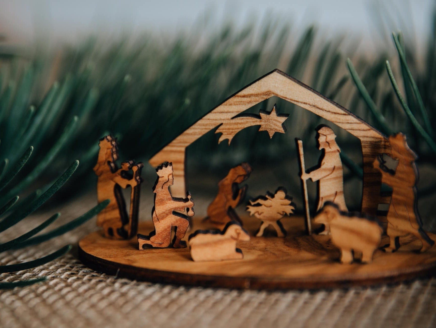 Kleine Weihnachtskrippe "Heilige Nacht" aus Holz zum zusammenstecken / DIY