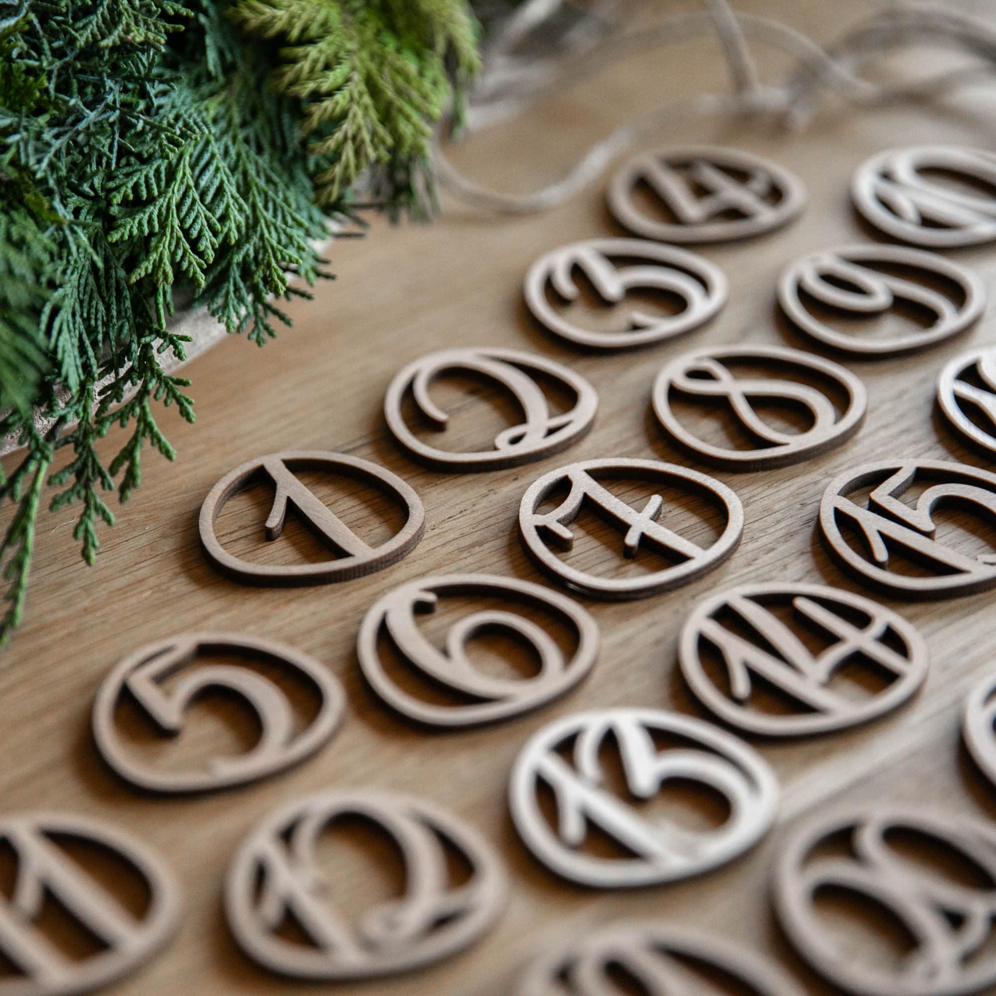 Laserhelden Shop - Adventskalender Zahlen aus Holz, 1-24, Holzzahlen