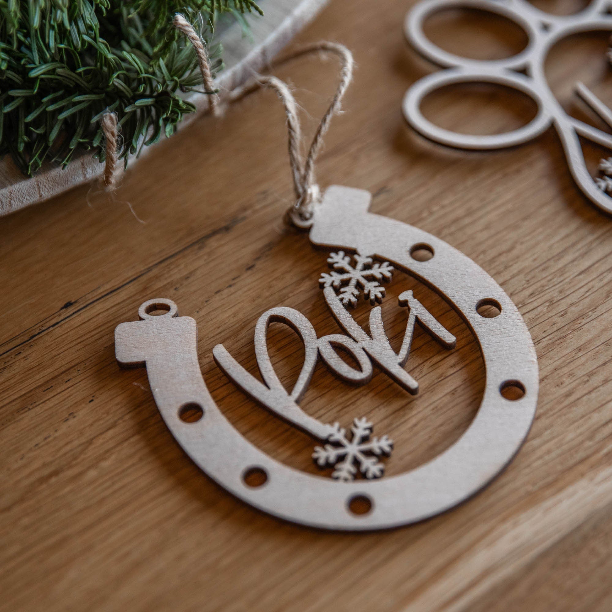 Laserhelden Shop - Weihnachtliche Tieranhänger mit Namen des Haustieres