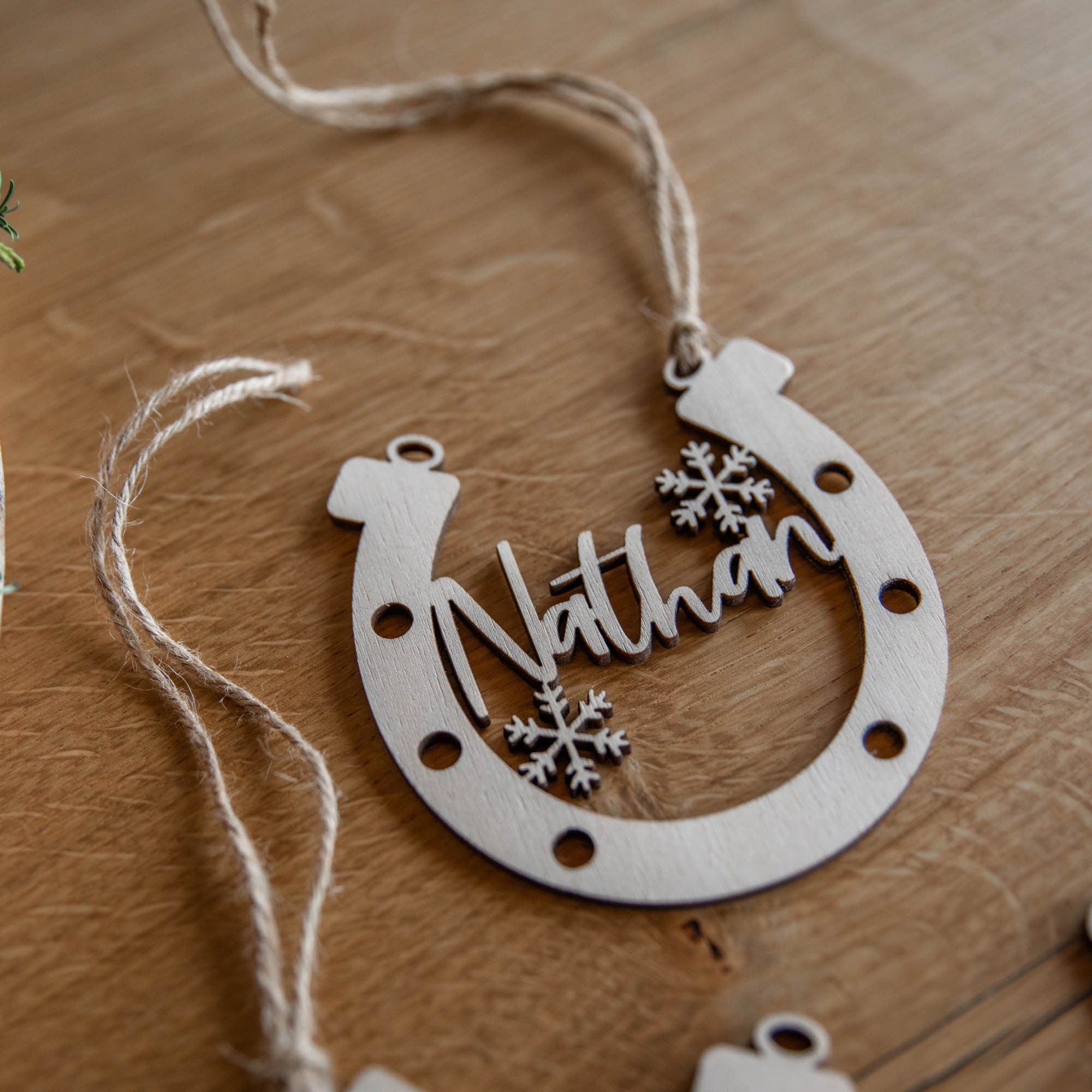 Laserhelden Shop - Weihnachtliche Tieranhänger mit Namen des Haustieres