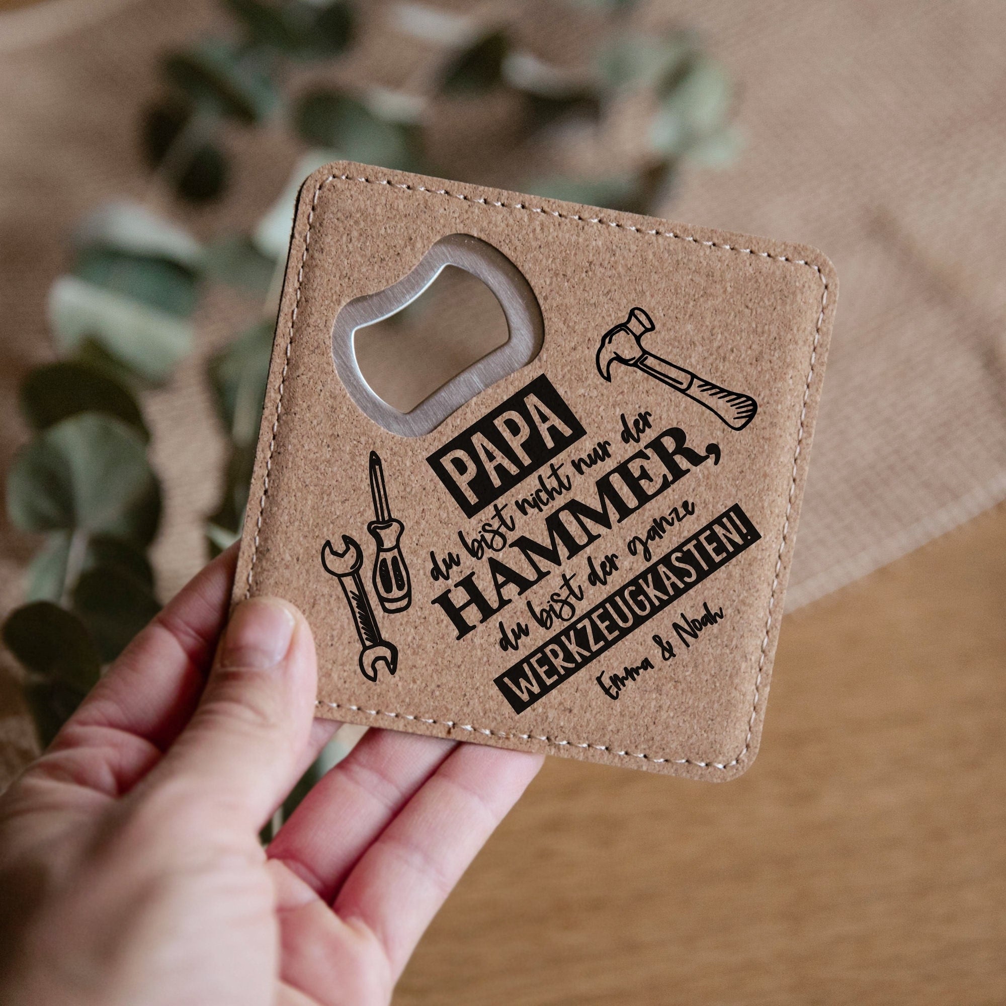 Personalisierter Flaschenöffner mit Gravur / Kork Untersetzer mit integriertem Öffner / Geschenk Männer / Vatertag / Kapselheber