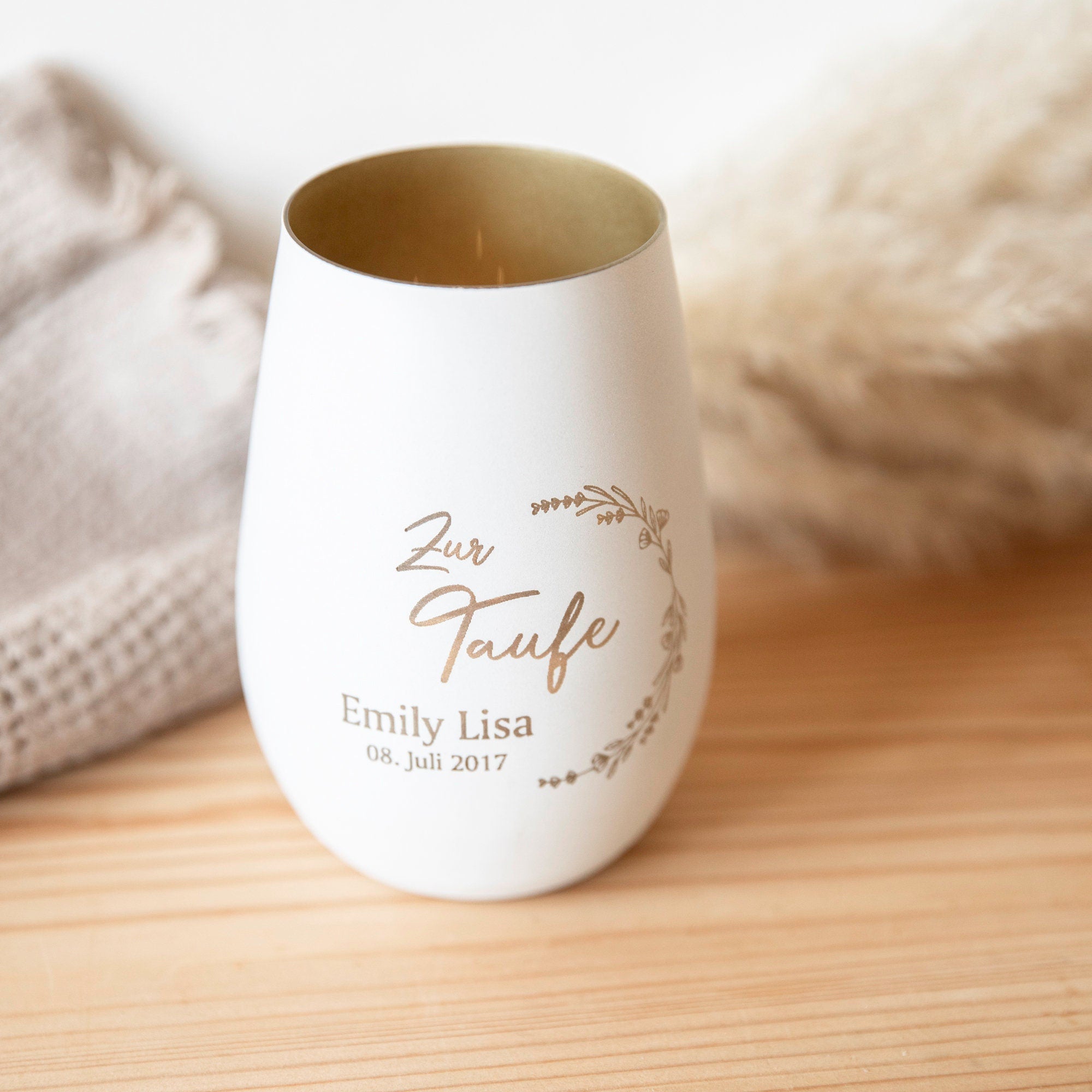 Personalisiertes Windlicht mit Gravur zur Taufe mit Wunschname / Erinnerungslicht / Tischdekoration Taufe Geschenk / Willkommensfeier Kind