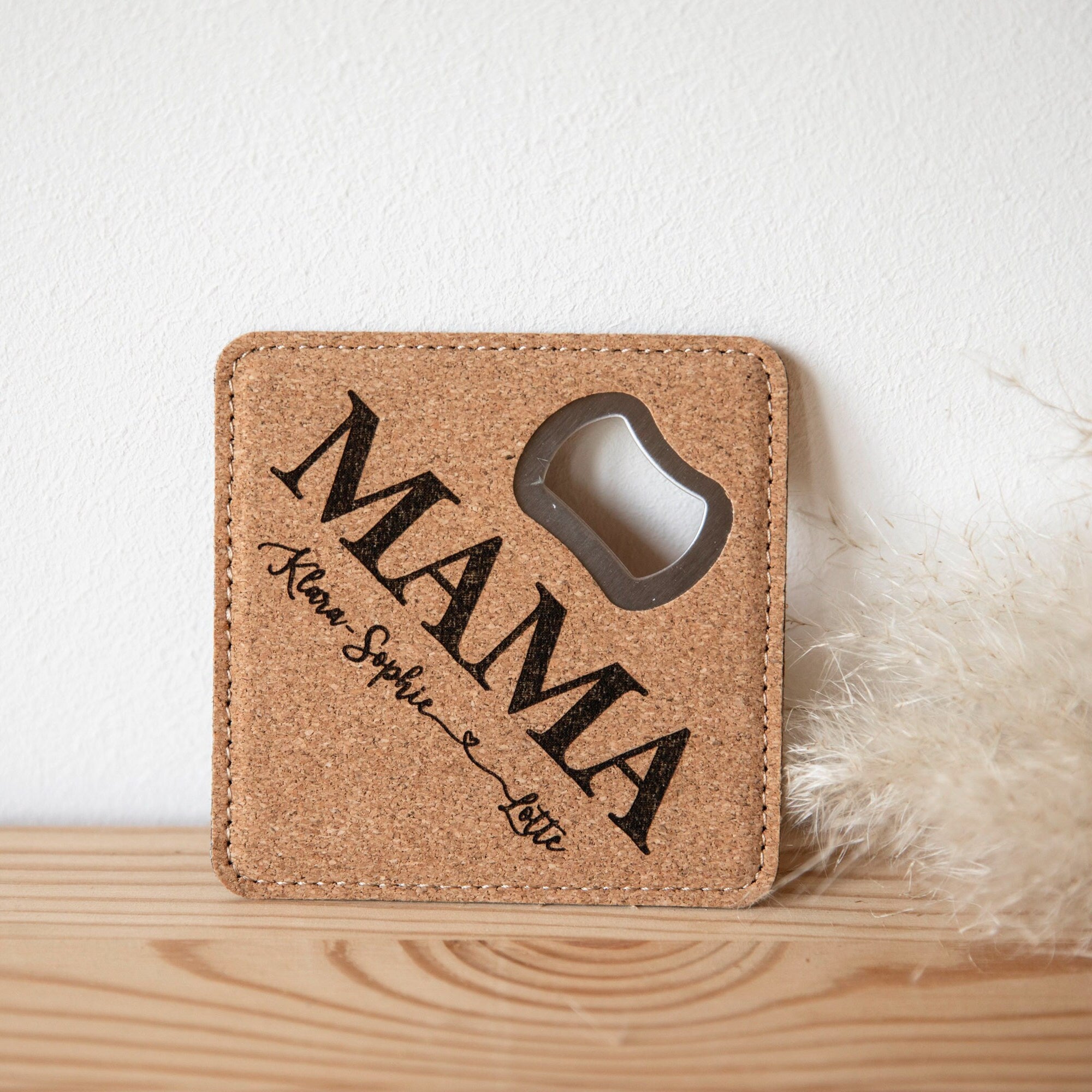 Personalisierter Flaschenöffner mit Gravur - Papa / Kork Untersetzer mit integriertem Öffner / Geschenk Papa / Vatertagsgeschenk / Kapselheber