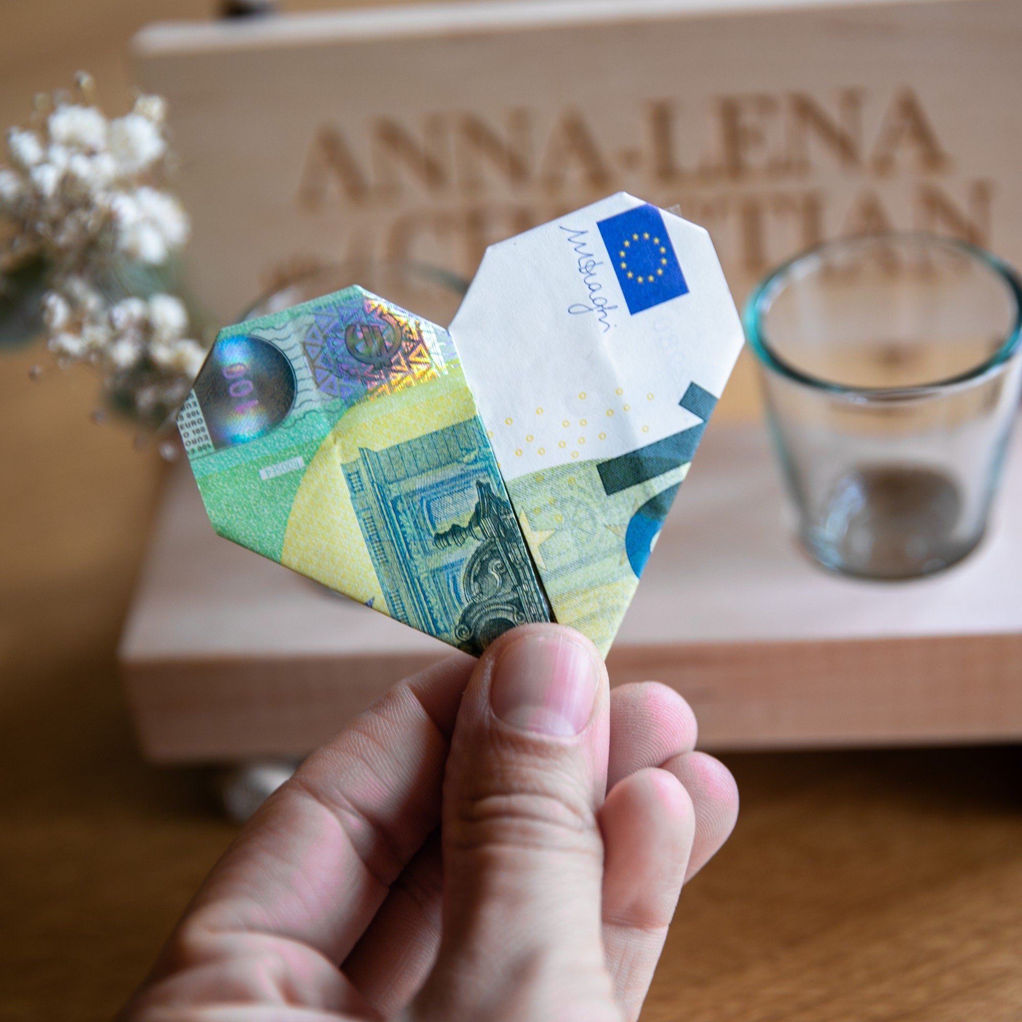 Personalisierte Schnapsbank als Geldgeschenk für Hochzeit mit Gravur / Geschenk personalisiert mit Namen / Geld schenken Brautpaar