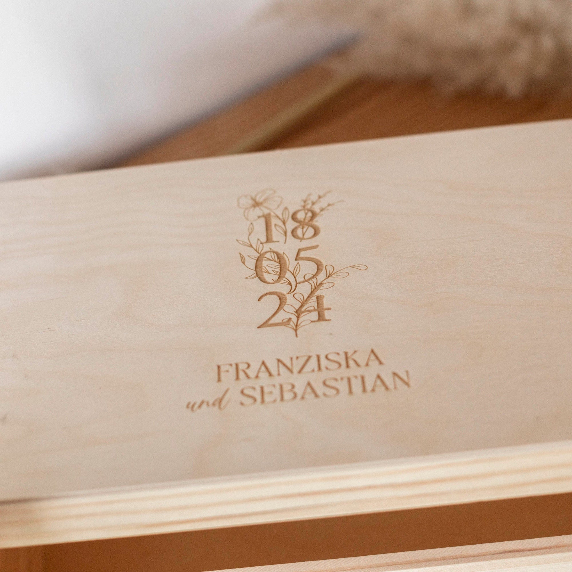 Personalisierte Erinnerungskiste Hochzeit aus Holz – Box für Glückwunschkarten, Geschenke, Hochzeitsdatum & Geschenketisch