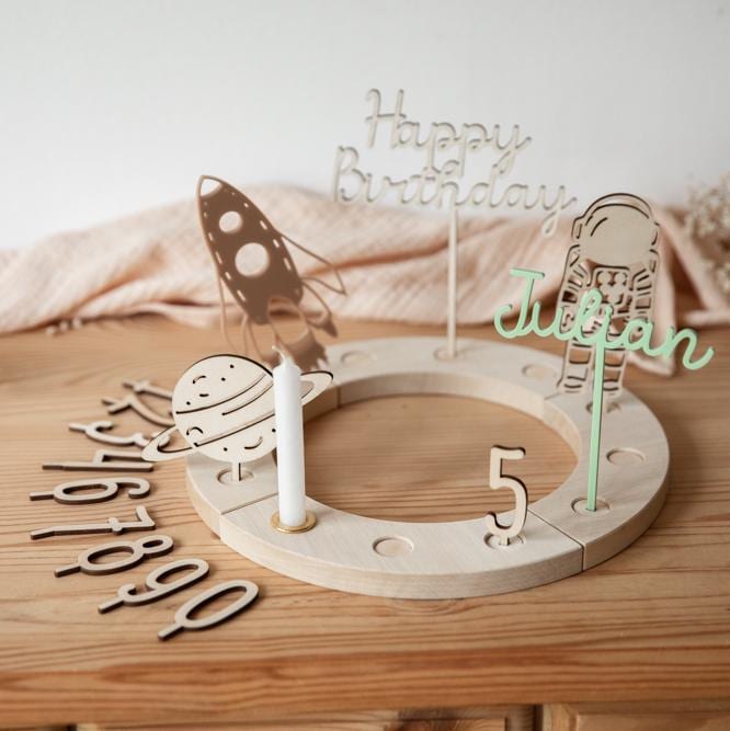 Personalisierter Geburtstagskranz Weltraum / Geburtstagsring aus Holz / Kindergeburtstag Planeten / Weltraum Geburtstag / Astronauten Party