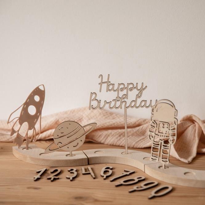 Personalisierter Geburtstagskranz Weltraum / Geburtstagsring aus Holz / Kindergeburtstag Planeten / Weltraum Geburtstag / Astronauten Party