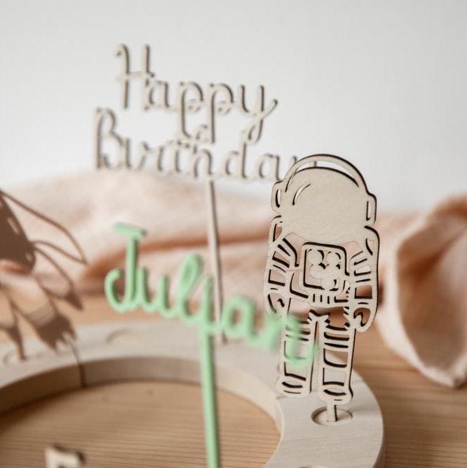 Personalisierter Geburtstagskranz Weltraum / Geburtstagsring aus Holz / Kindergeburtstag Planeten / Weltraum Geburtstag / Astronauten Party