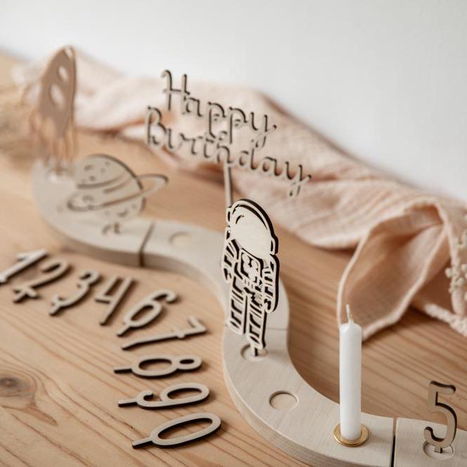 Personalisierter Geburtstagskranz Weltraum / Geburtstagsring aus Holz / Kindergeburtstag Planeten / Weltraum Geburtstag / Astronauten Party