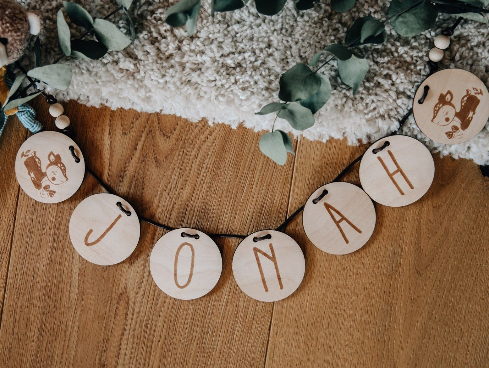 Namensgirlande aus Holz mit Lederband / Holzgirlande / personalisiert mit Name und Motiv