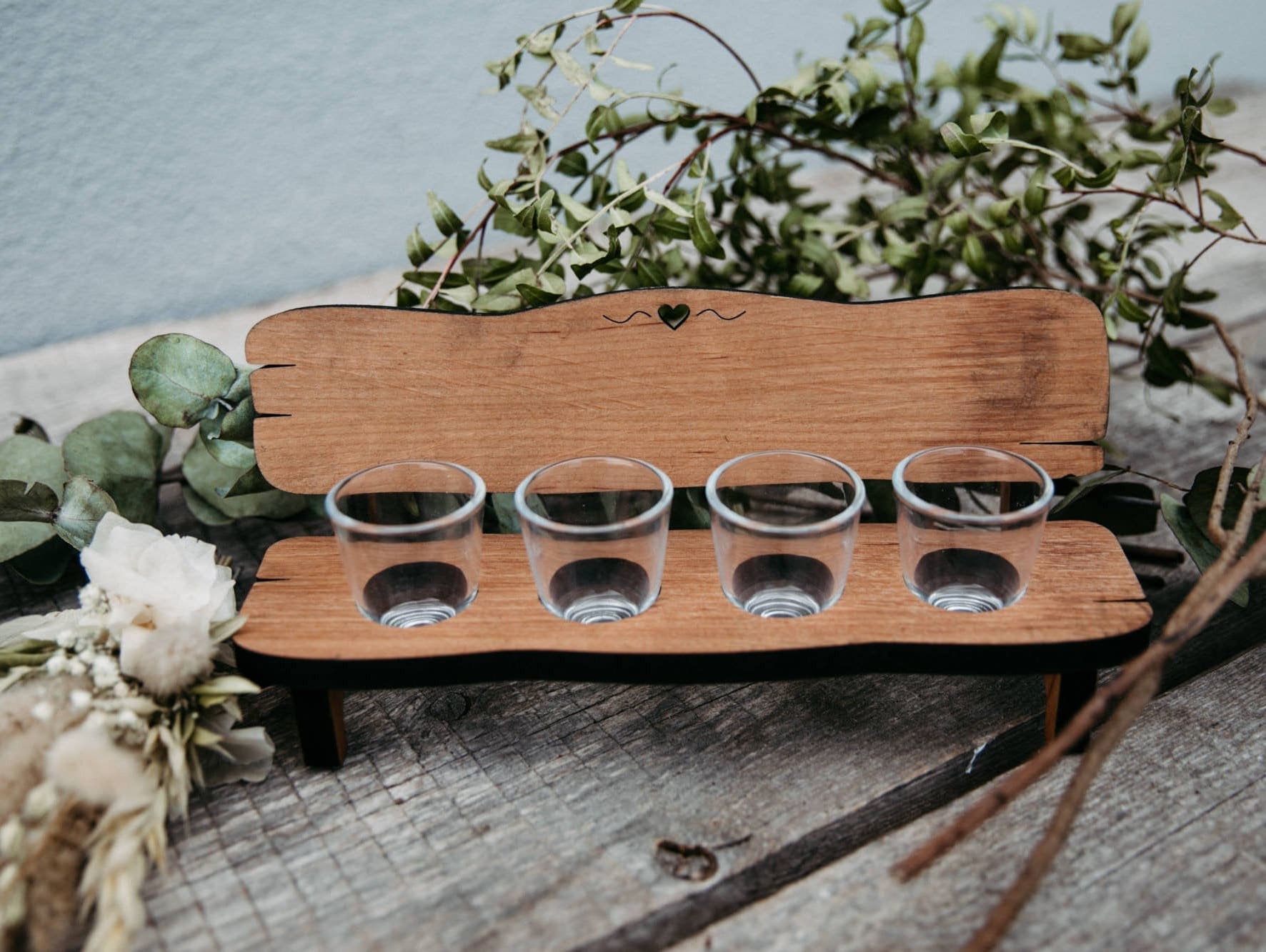 Personalisierte Schnapsbank mit Gravur inkl. Gläser / Erlenholz / Geschenk