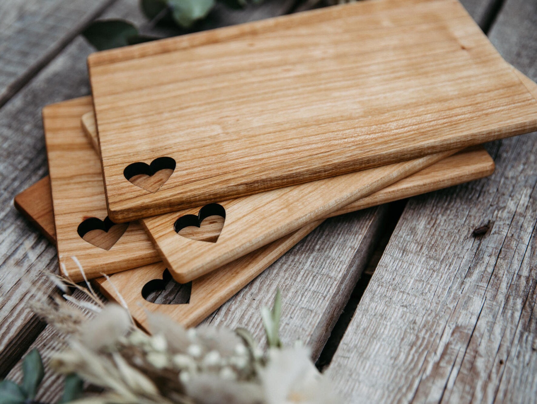Frühstücksbrett Herz mit Gravur / Brotzeitbrett aus Kirsche 26x15cm / Schneidebrett / Stullenbrett / Geschenk Muttertag / Valentinstag