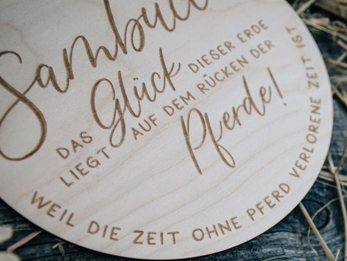 Holzschild Pferd mit Gravur / Boxenschild / Pferdegeschenk