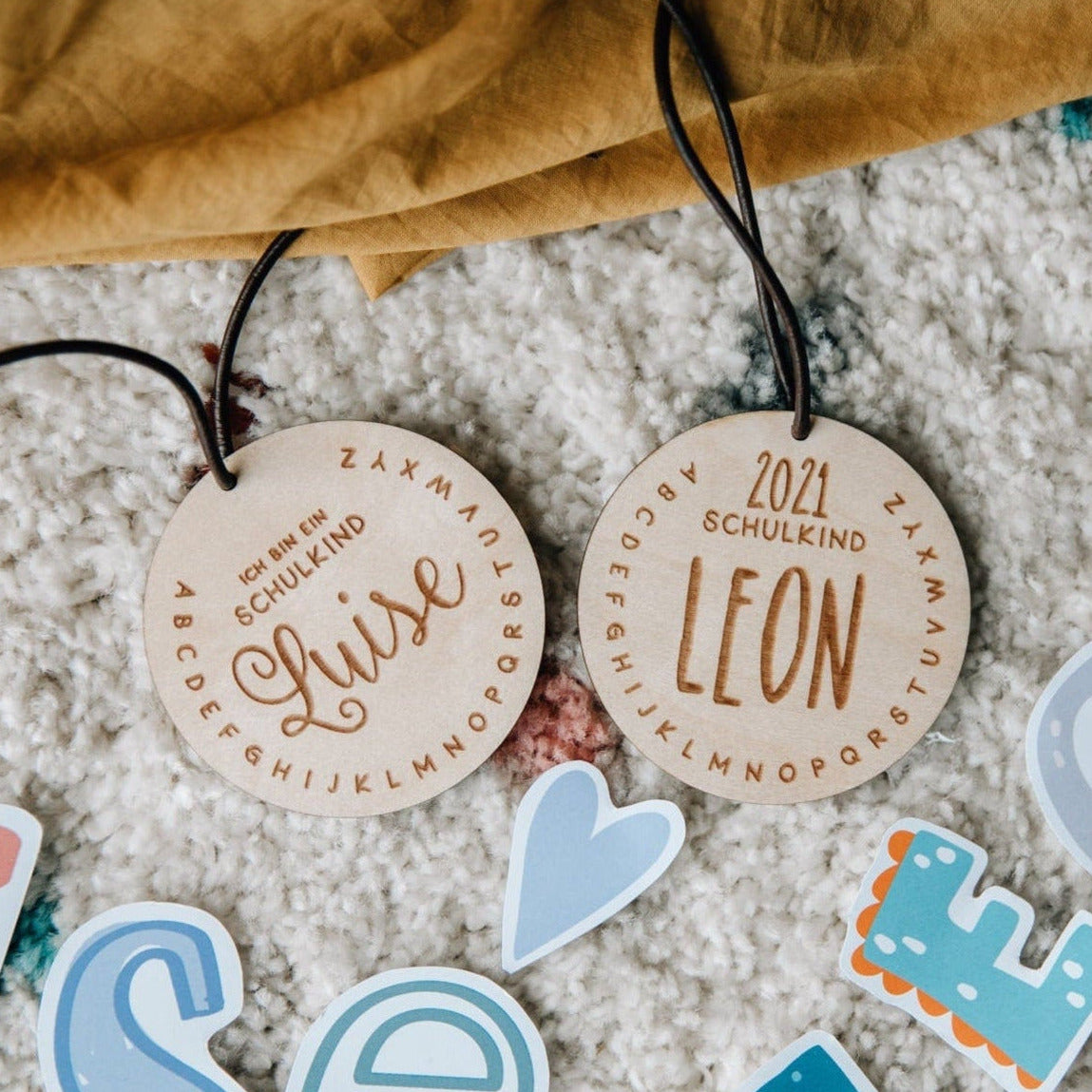 Personalisierter Schultütenanhänger aus Holz | Anhänger Schultüte - Geschenk Einschulung - Schulkind Mädchen Junge - Namensanhänger - Schule