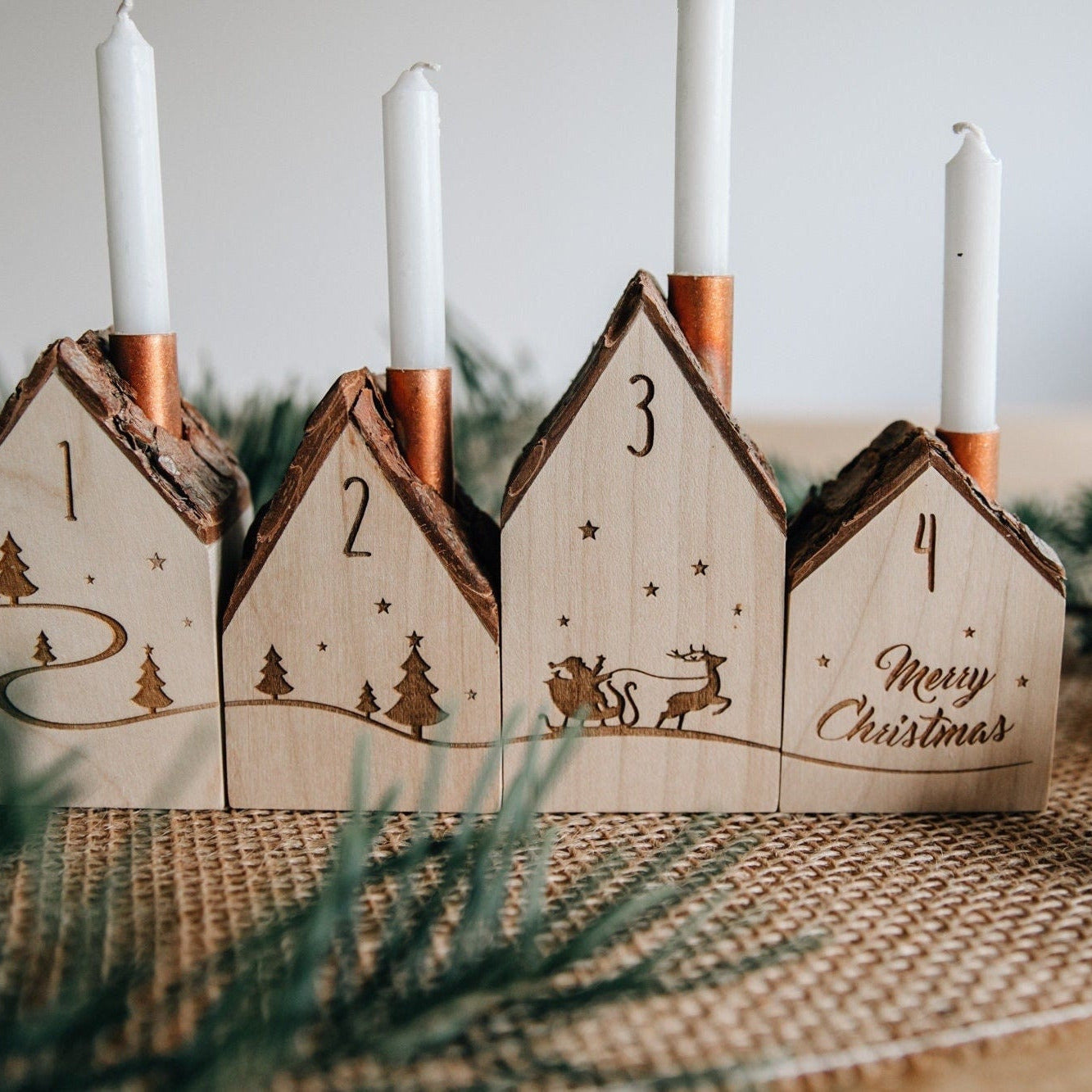 Adventskranz Kerzenhäuser aus Holz (4er-Set) / Ahornholz mit Rindendach Natur / Weihnachtsdekoration Advent Holzhäuser mit Kerze