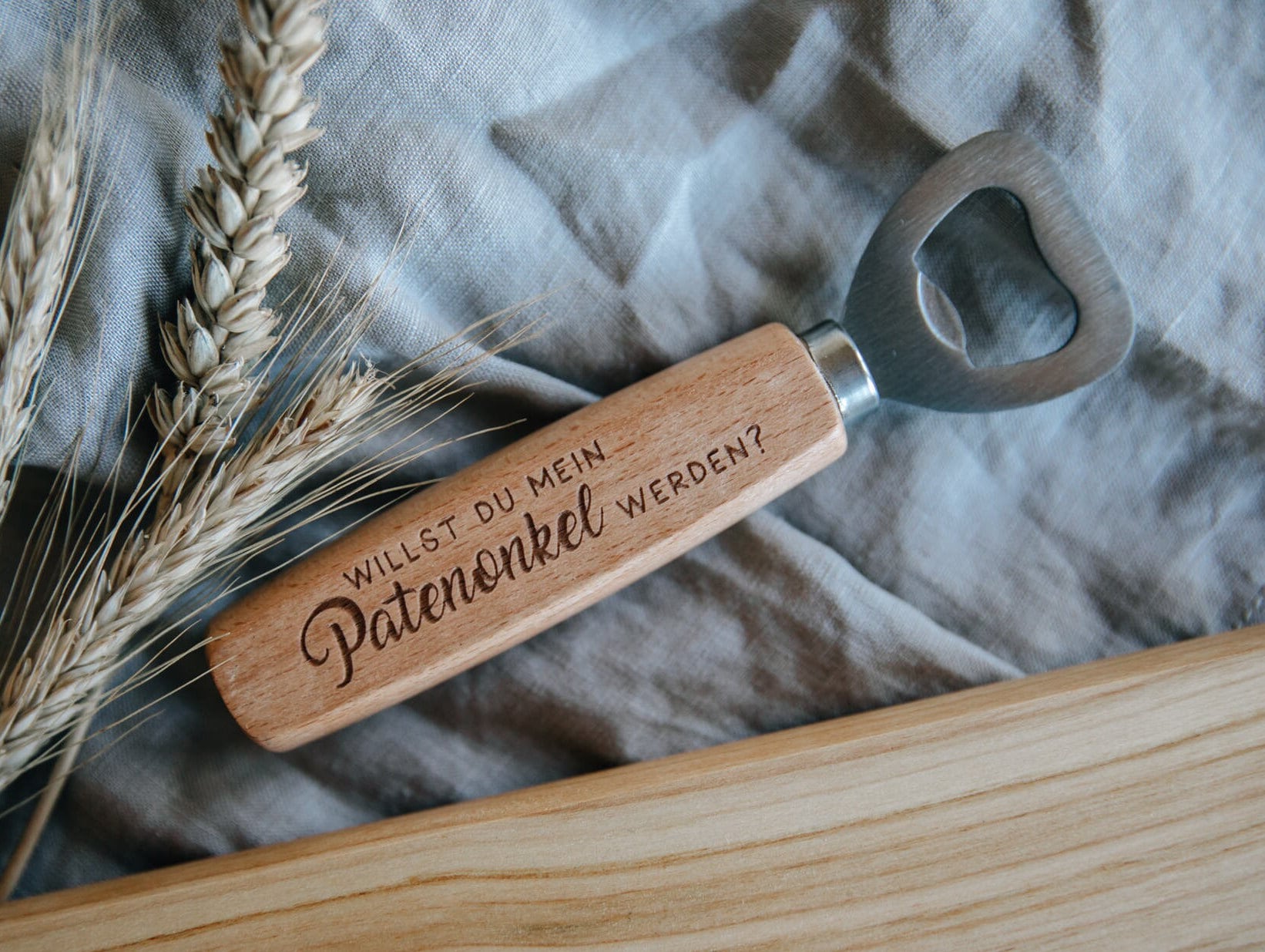 Personalisierter Flaschenöffner aus Holz "Buche" / Geschenk Uropa / Patenonkel Geschenk / Kapselheber mit Gravur