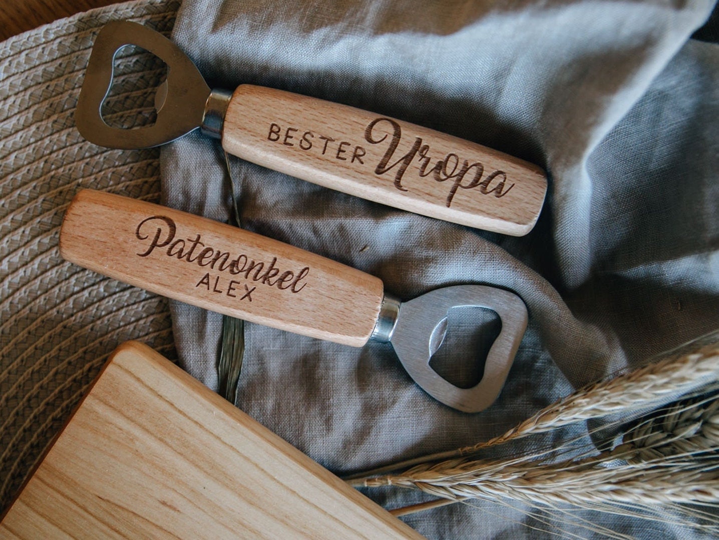 Personalisierter Flaschenöffner aus Holz "Buche" / Geschenk Uropa / Patenonkel Geschenk / Kapselheber mit Gravur