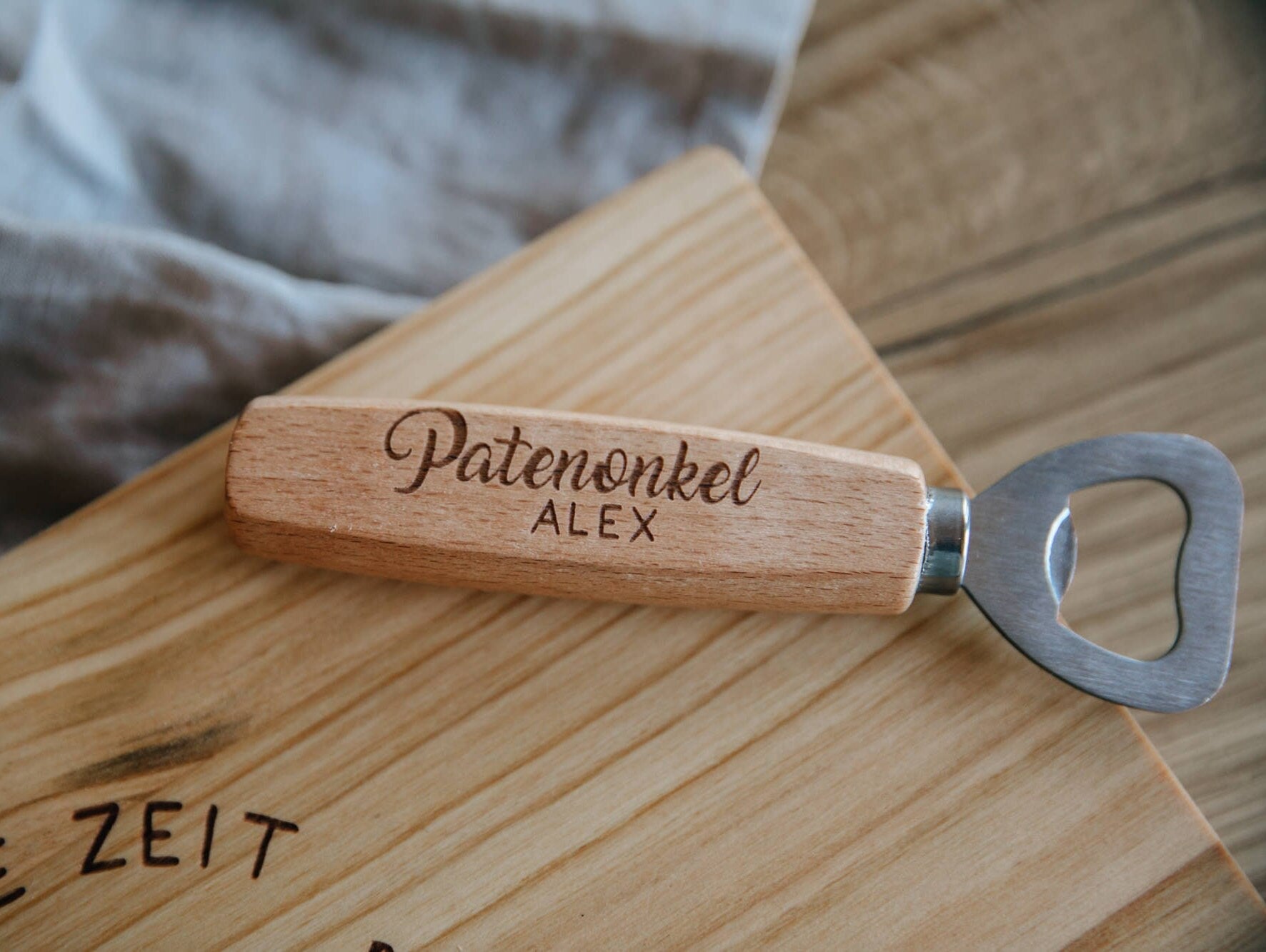 Personalisierter Flaschenöffner aus Holz "Buche" / Geschenk Uropa / Patenonkel Geschenk / Kapselheber mit Gravur