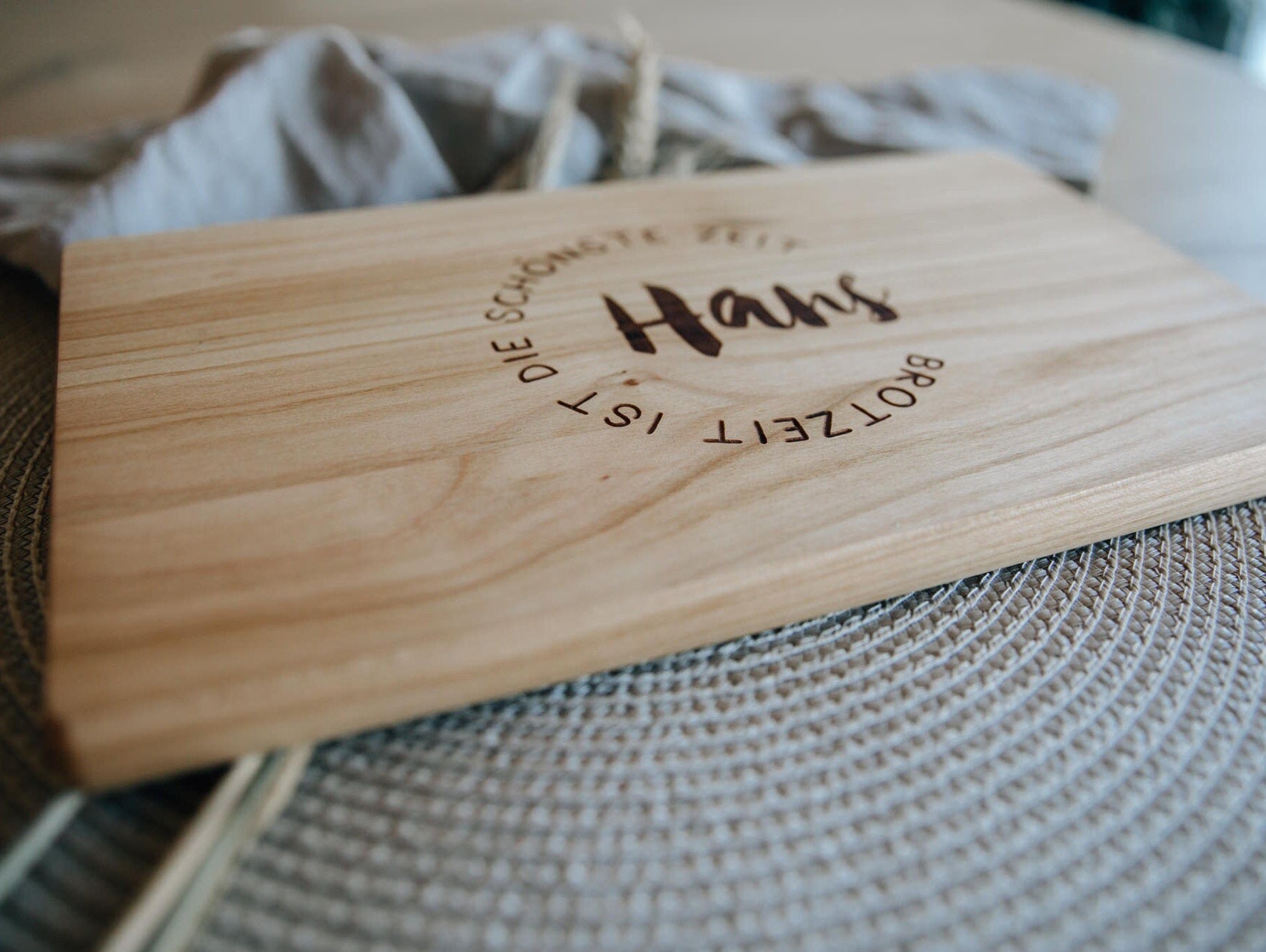 Großes Brotzeitbrett mit Namen personalisiert aus Holz / Schneidebrett aus Kirsche 30x18cm / Frühstücksbrett / Holzbrett Vesper