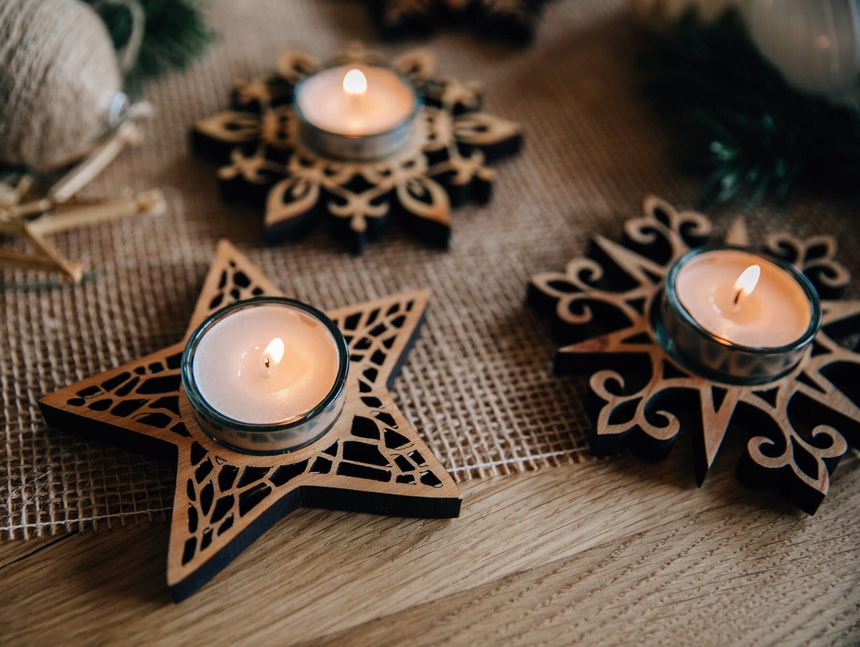 Teelichthalter Stern inkl. Glaseinsatz - Windlicht in den Formen: Stern, Waben, Spitz oder Flamme aus Holz