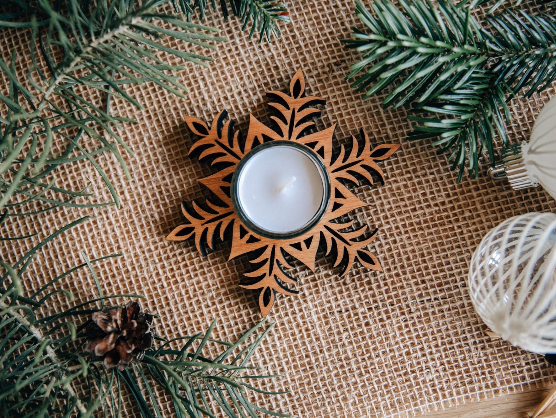 Teelichthalter Stern inkl. Glaseinsatz - Windlicht in den Formen: Stern, Waben, Spitz oder Flamme aus Holz