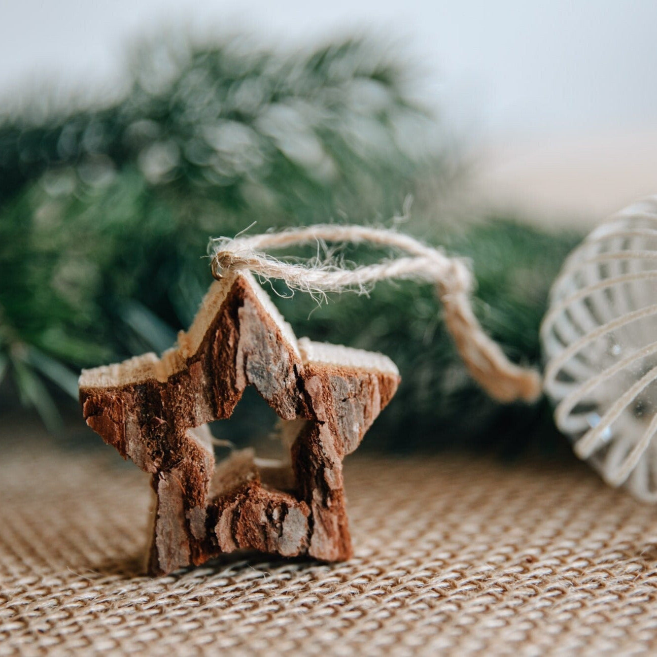 Weihnachtsanhänger mit Rinde / Christbaumanhänger "Tannenbaum" oder "Stern"