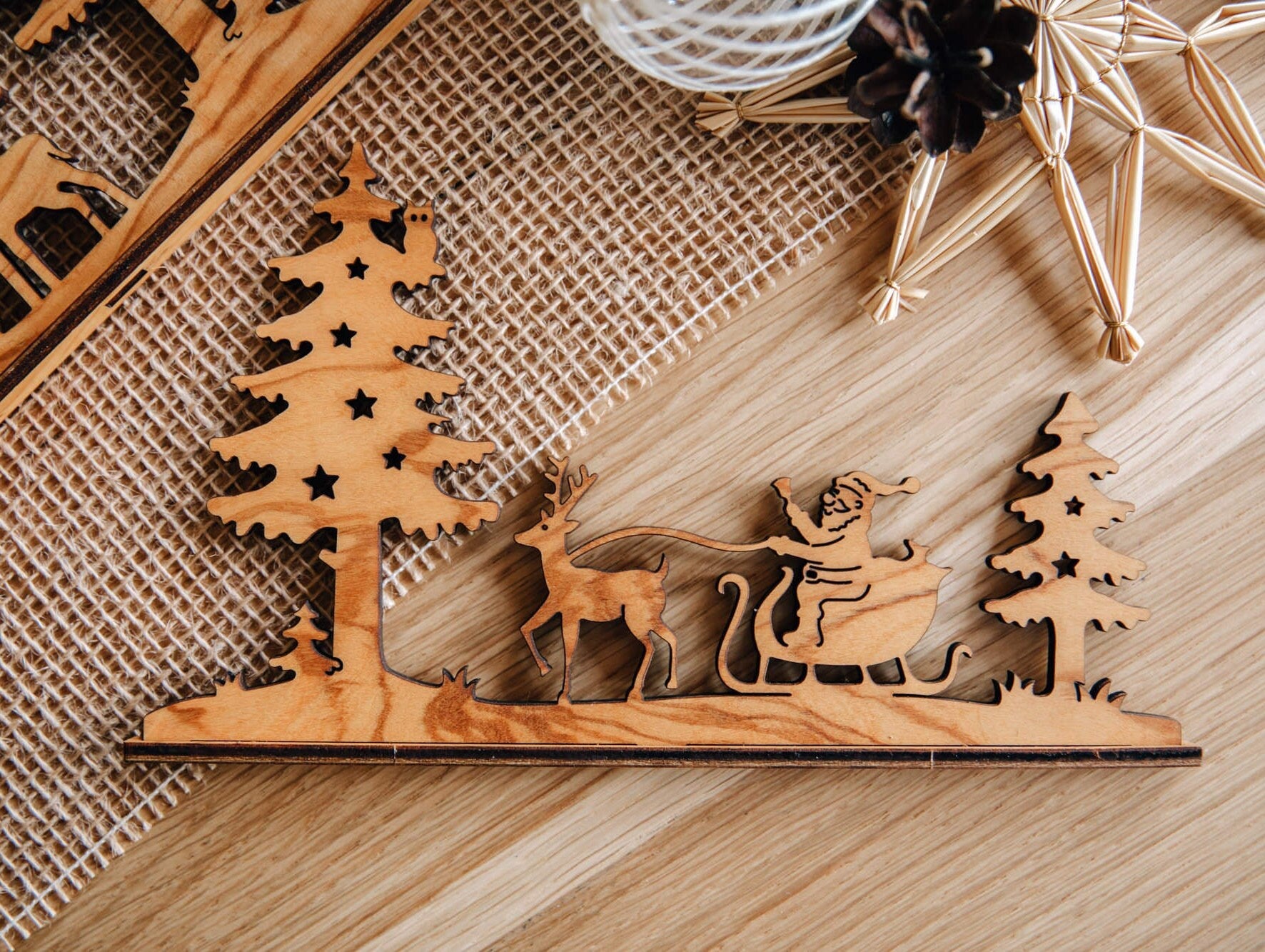 Weihnachtsszenerie aus Holz als Fensterbrett Deko / Waldleben oder Weihnachtsmann / Weihnachtsdekoration Holzaufsteller