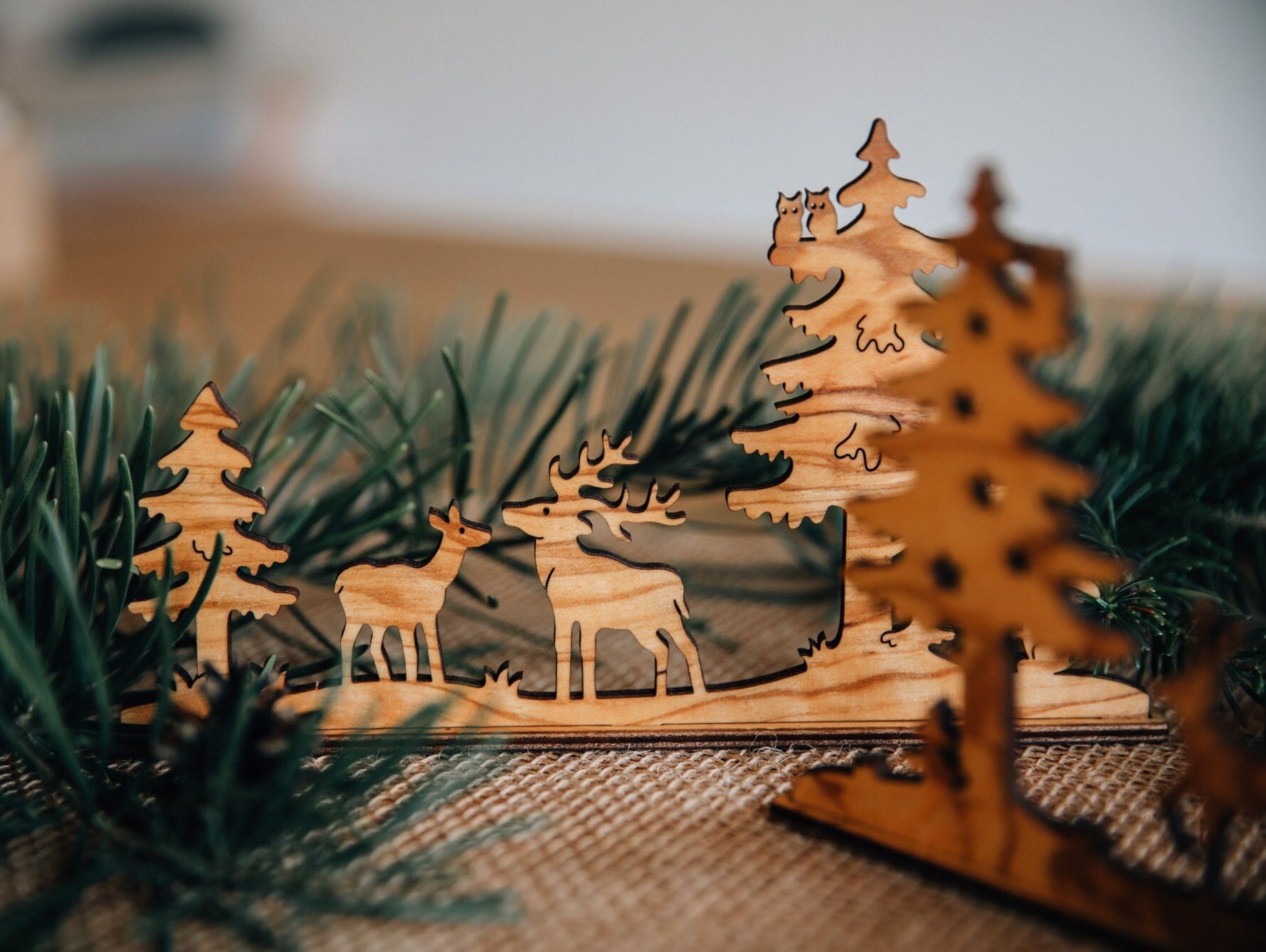 Weihnachtsszenerie aus Holz als Fensterbrett Deko / Waldleben oder Weihnachtsmann / Weihnachtsdekoration Holzaufsteller