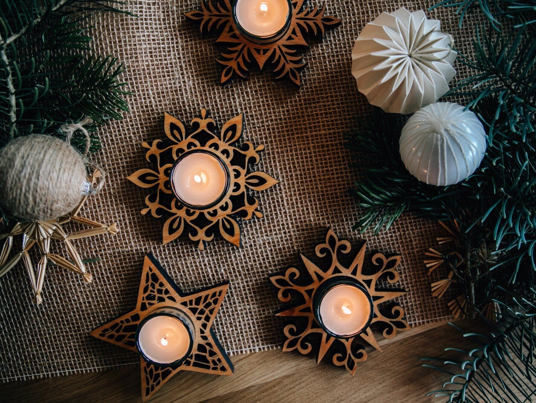 Teelichthalter Stern inkl. Glaseinsatz - Windlicht in den Formen: Stern, Waben, Spitz oder Flamme aus Holz
