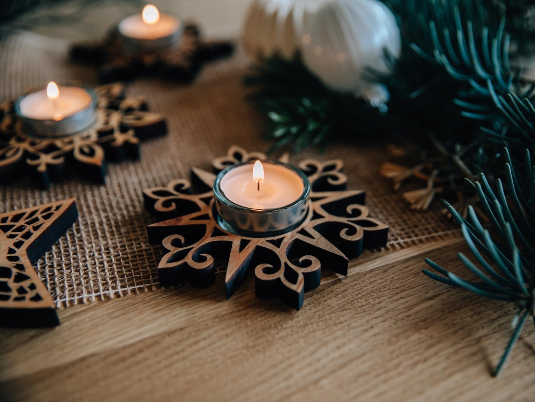 Teelichthalter Stern inkl. Glaseinsatz - Windlicht in den Formen: Stern, Waben, Spitz oder Flamme aus Holz