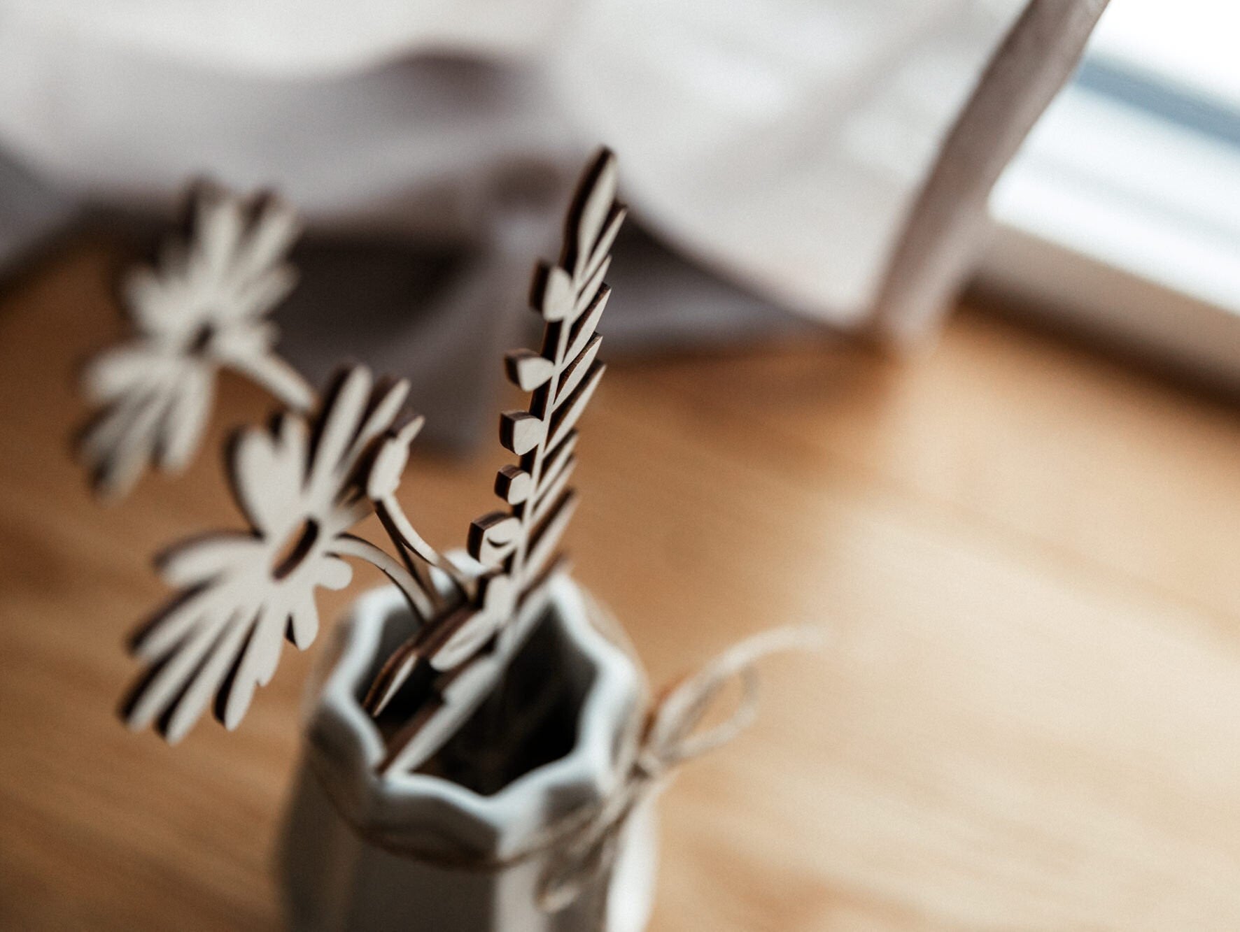 Holzblumenstrauß / 4er Set filigrane Blumen aus Holz / Geschenk zum Muttertag / Holzblumen Deko