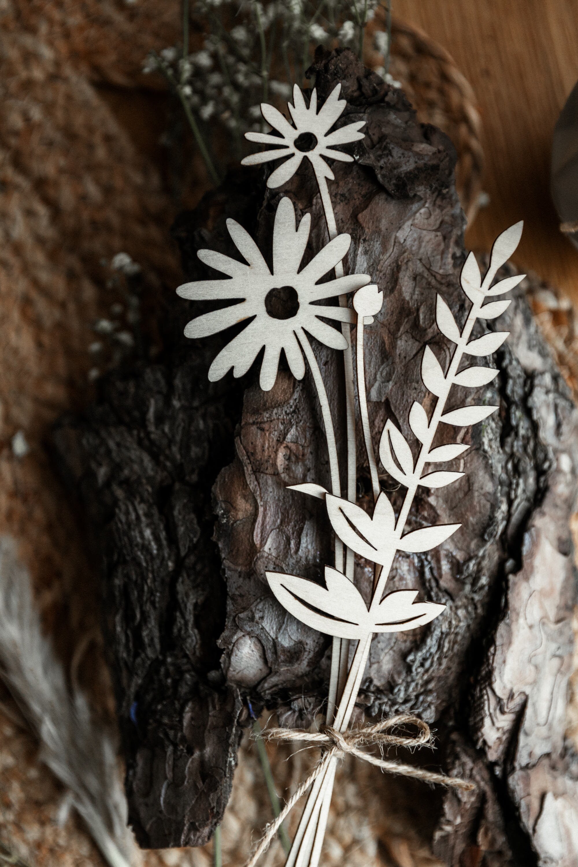 Holzblumenstrauß / 4er Set filigrane Blumen aus Holz / Geschenk zum Muttertag / Holzblumen Deko