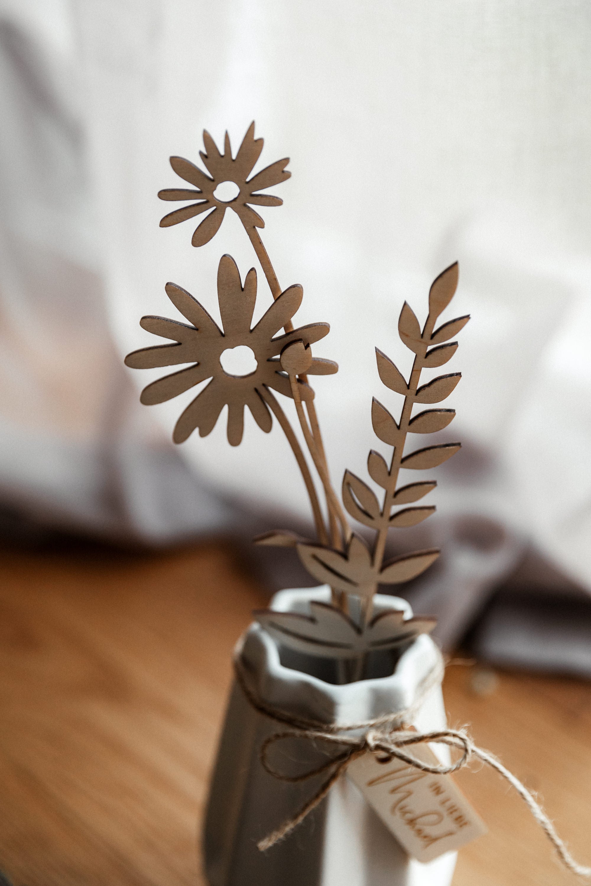 Holzblumenstrauß / 4er Set filigrane Blumen aus Holz / Geschenk zum Muttertag / Holzblumen Deko