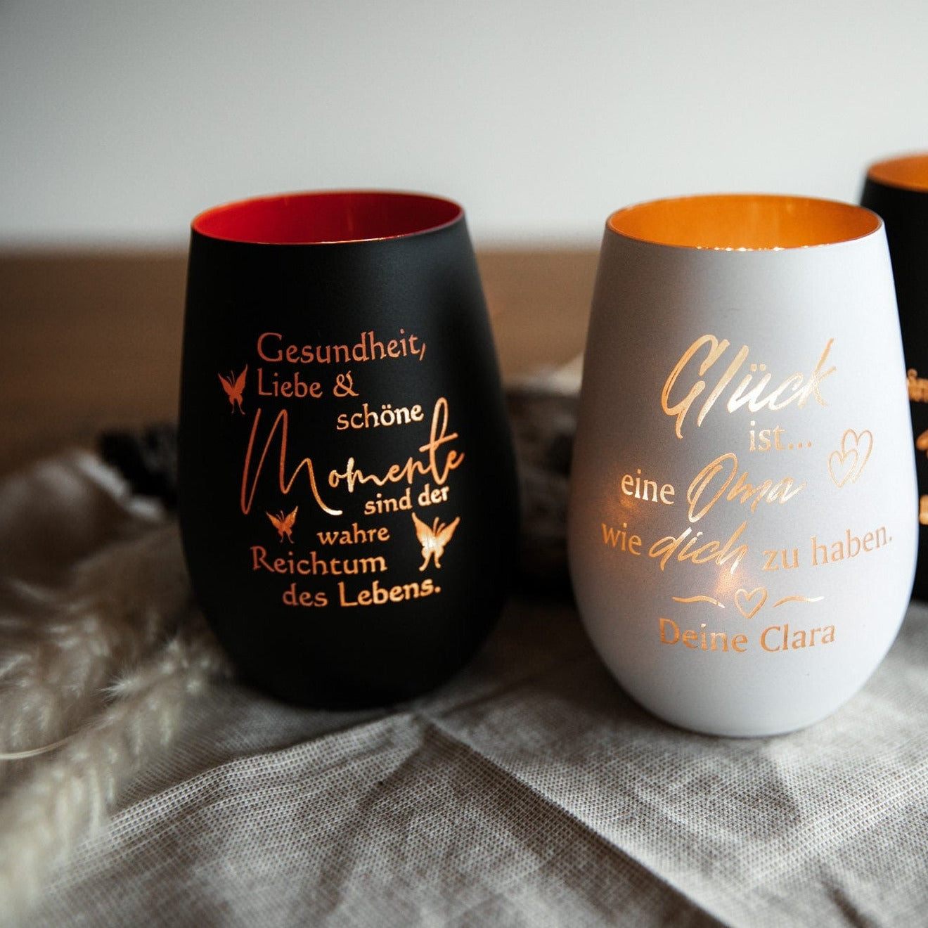 Personalisiertes Windlicht aus Glas mit Wunschtext auf der Rückseite