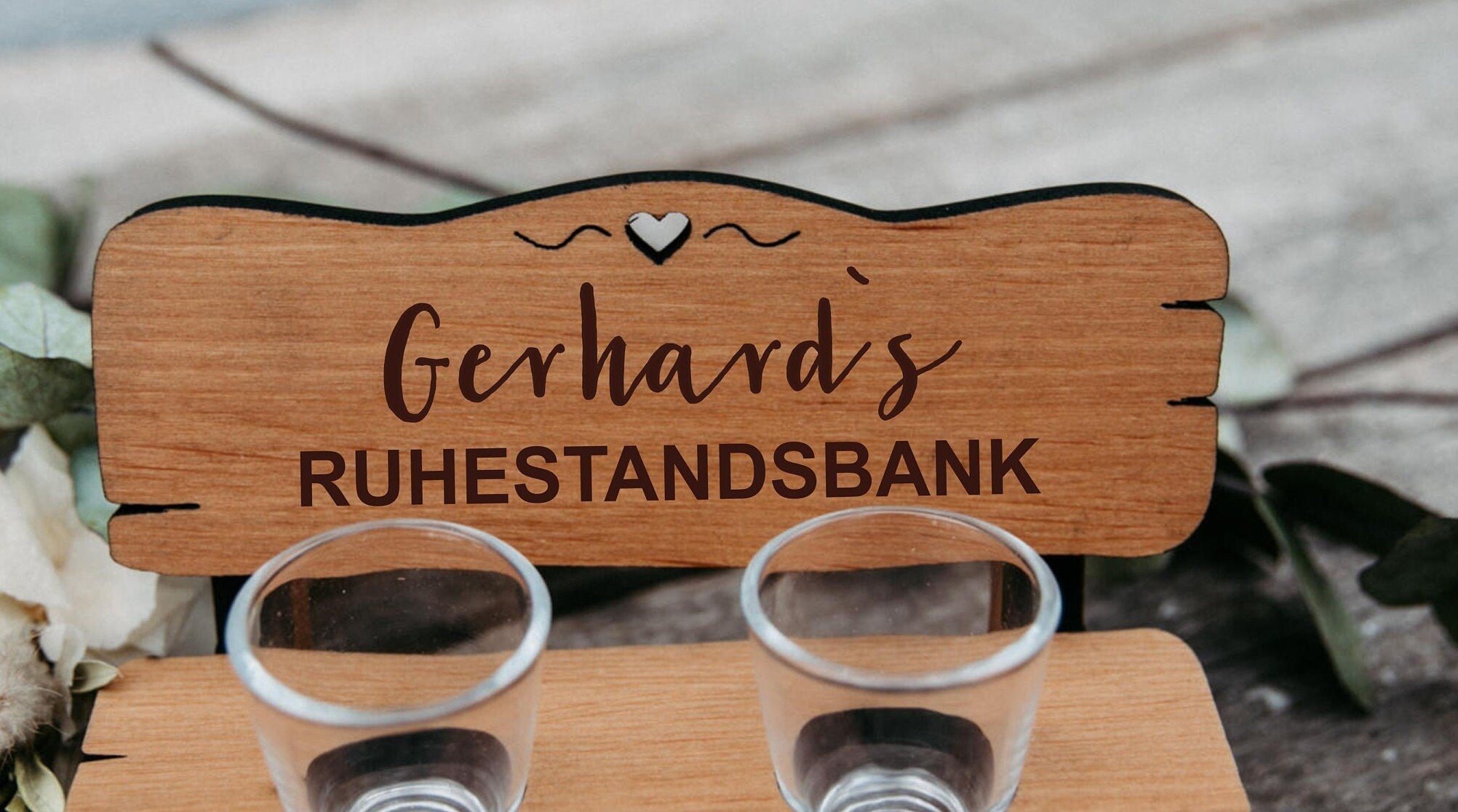 Personalisierte Schnapsbank für Rentner mit Gravur inkl. Gläser / Erlenholz