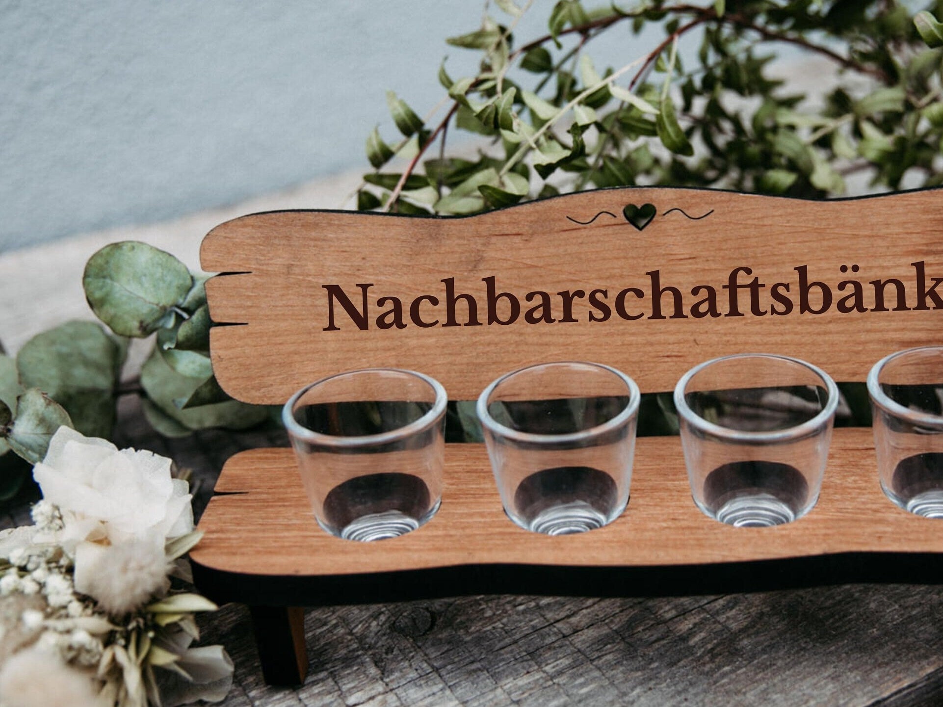Schnapsbank für Nachbar mit Gravur inkl. Gläser / Erlenholz