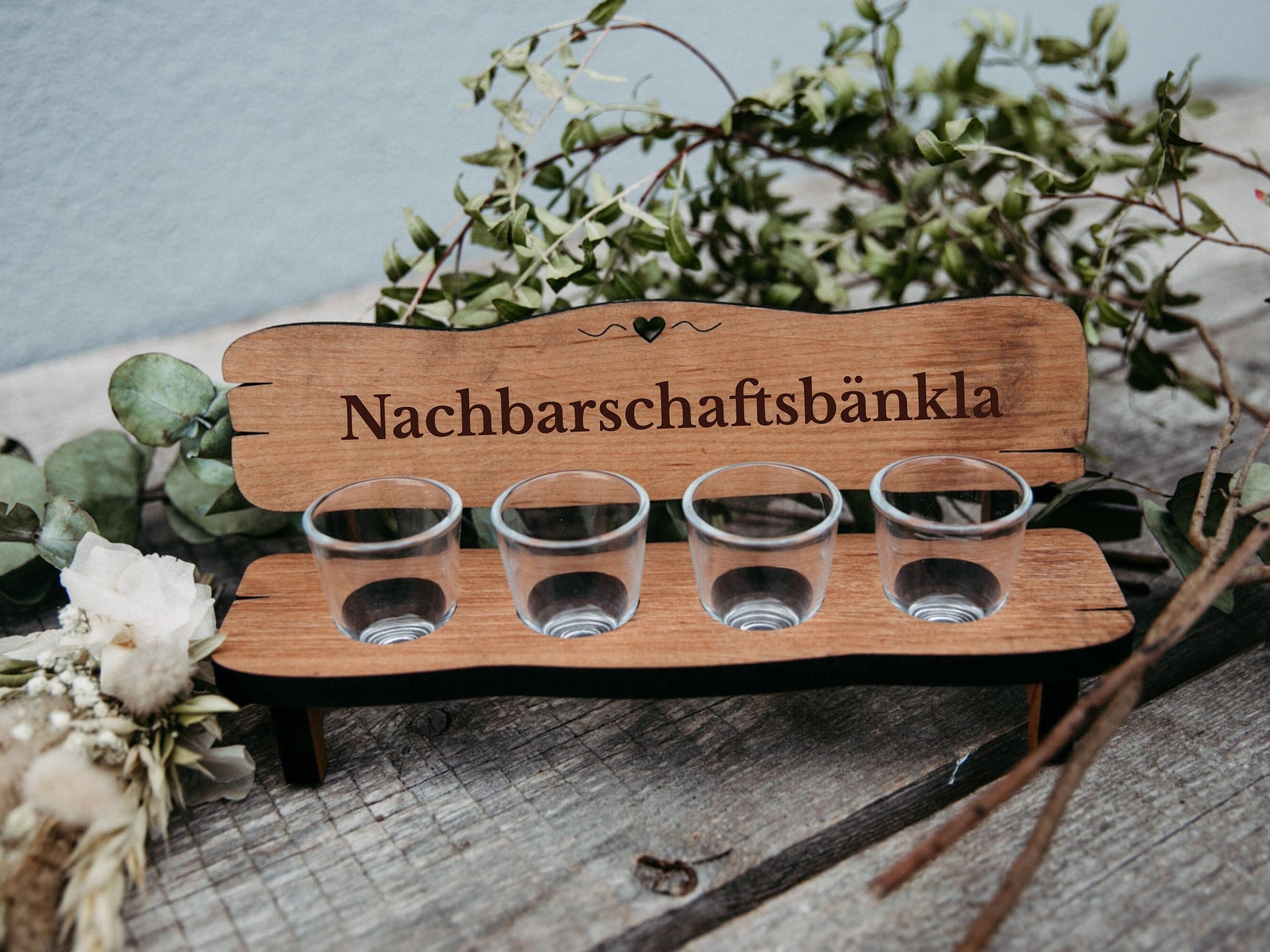 Schnapsbank für Nachbar mit Gravur inkl. Gläser / Erlenholz