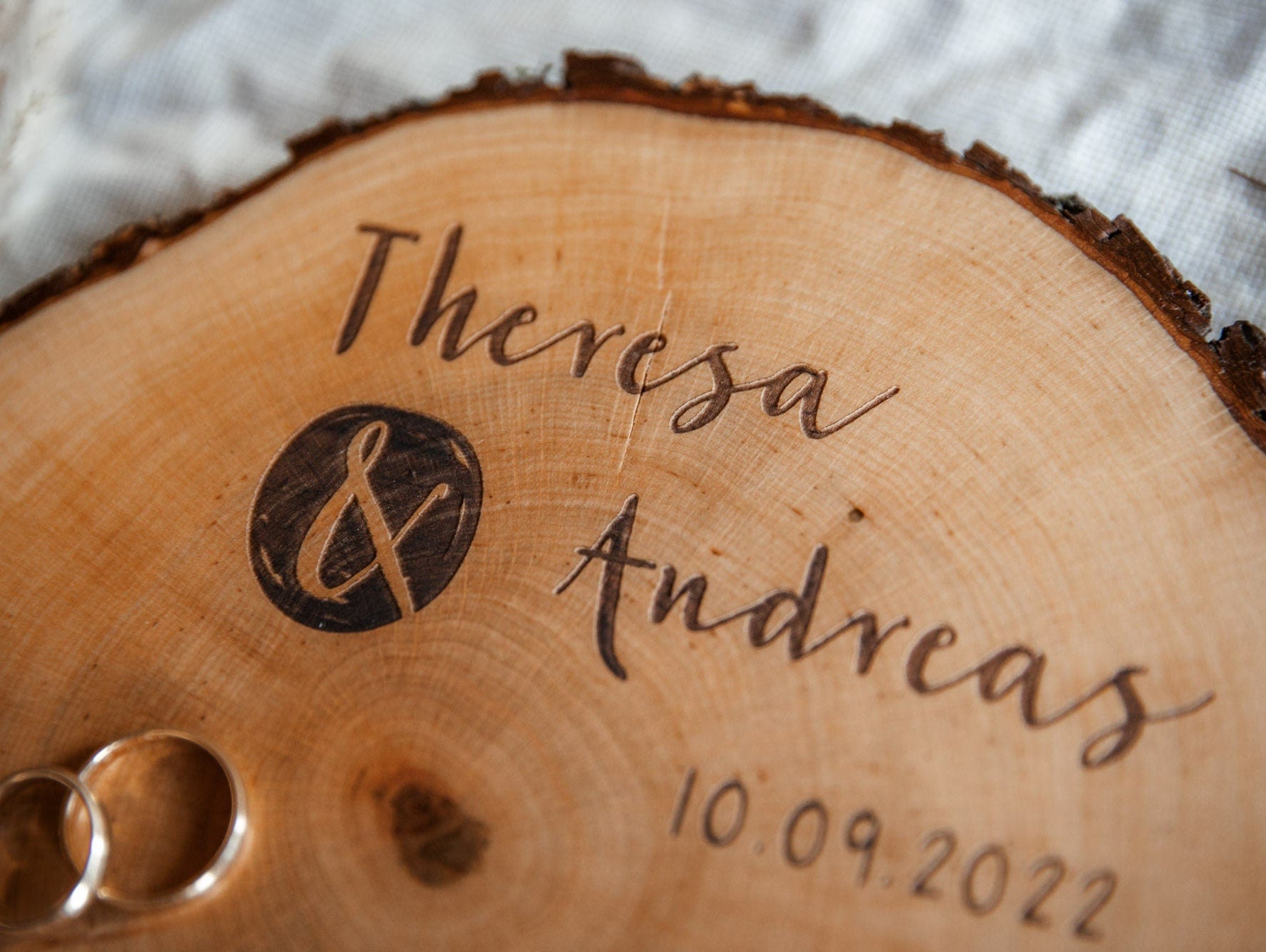 Ringkissen aus Holz für Hochzeit I Personalisierte Ringscheibe