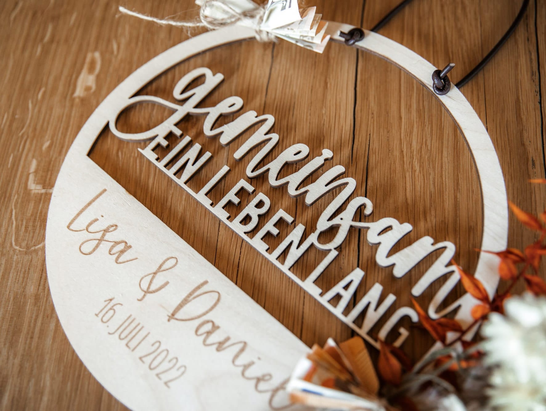Personalisiertes Holzschild zur Hochzeit / Hochzeitsgeschenk / Name und Hochzeitsdatum
