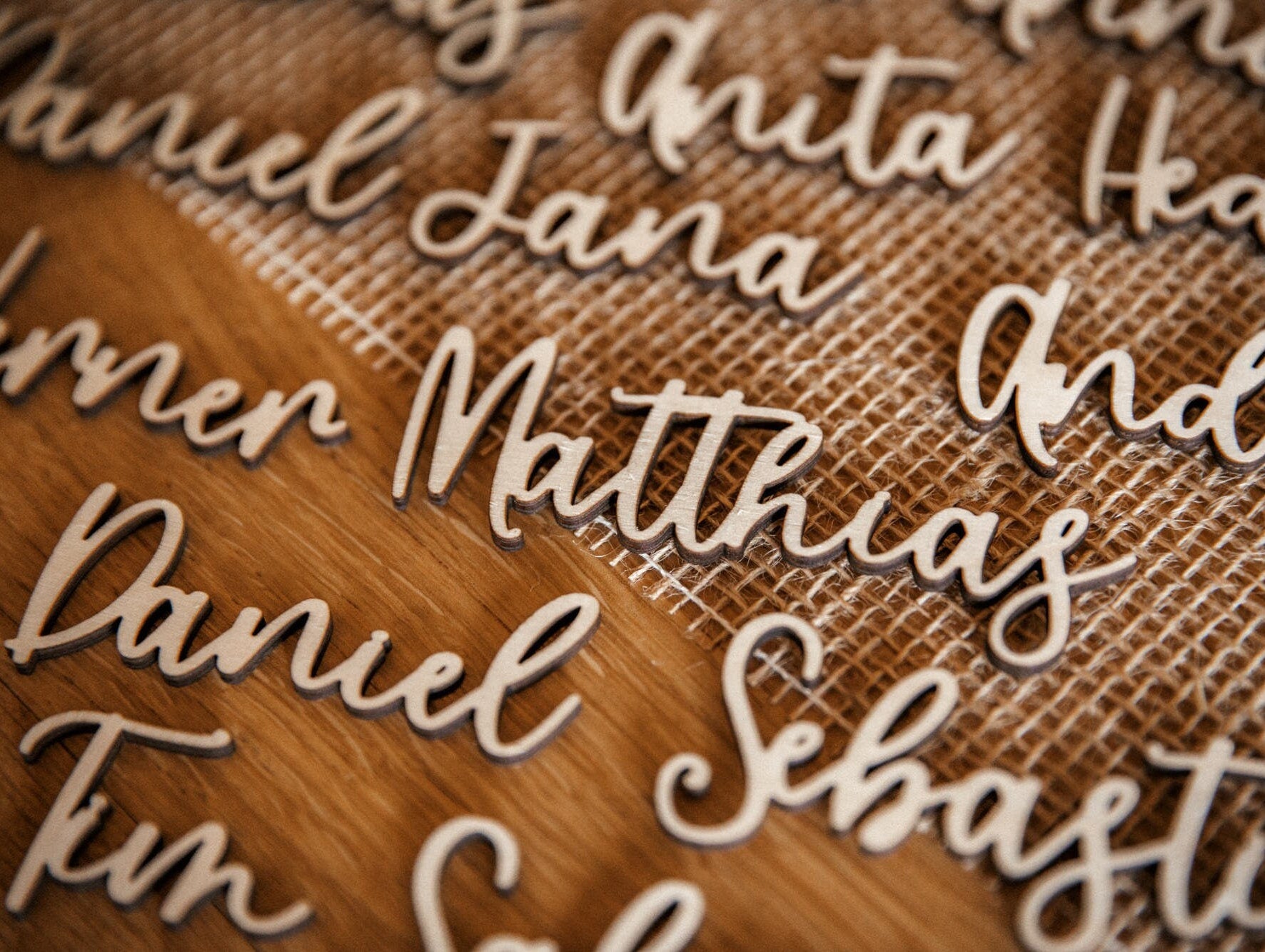 Hochzeit Tischkarten Schriftzug aus Holz / Platzkarten aus Birke